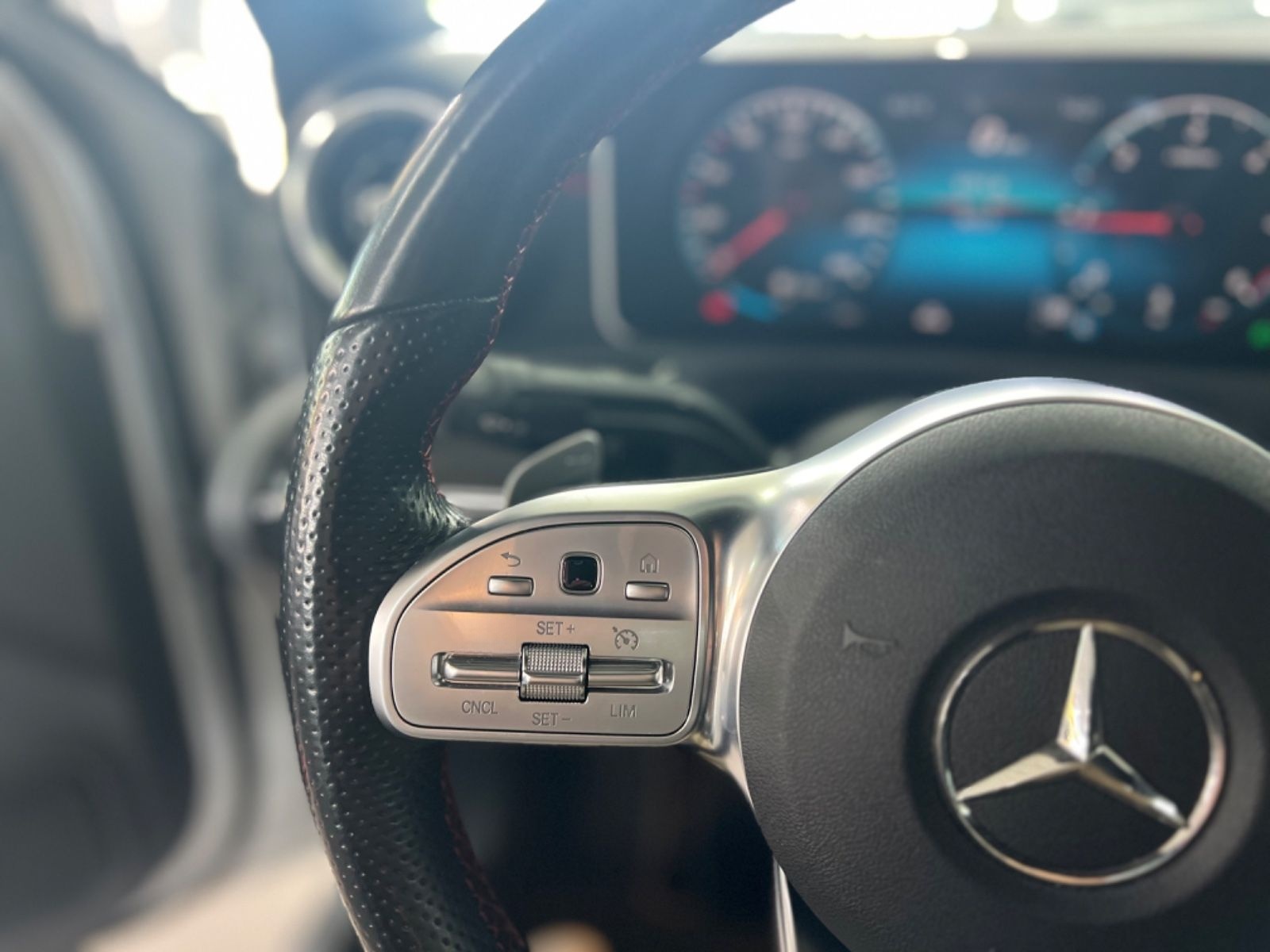 Mercedes-Benz A 180 d Limousine AMG Line Park-Paket+AHK foto 25