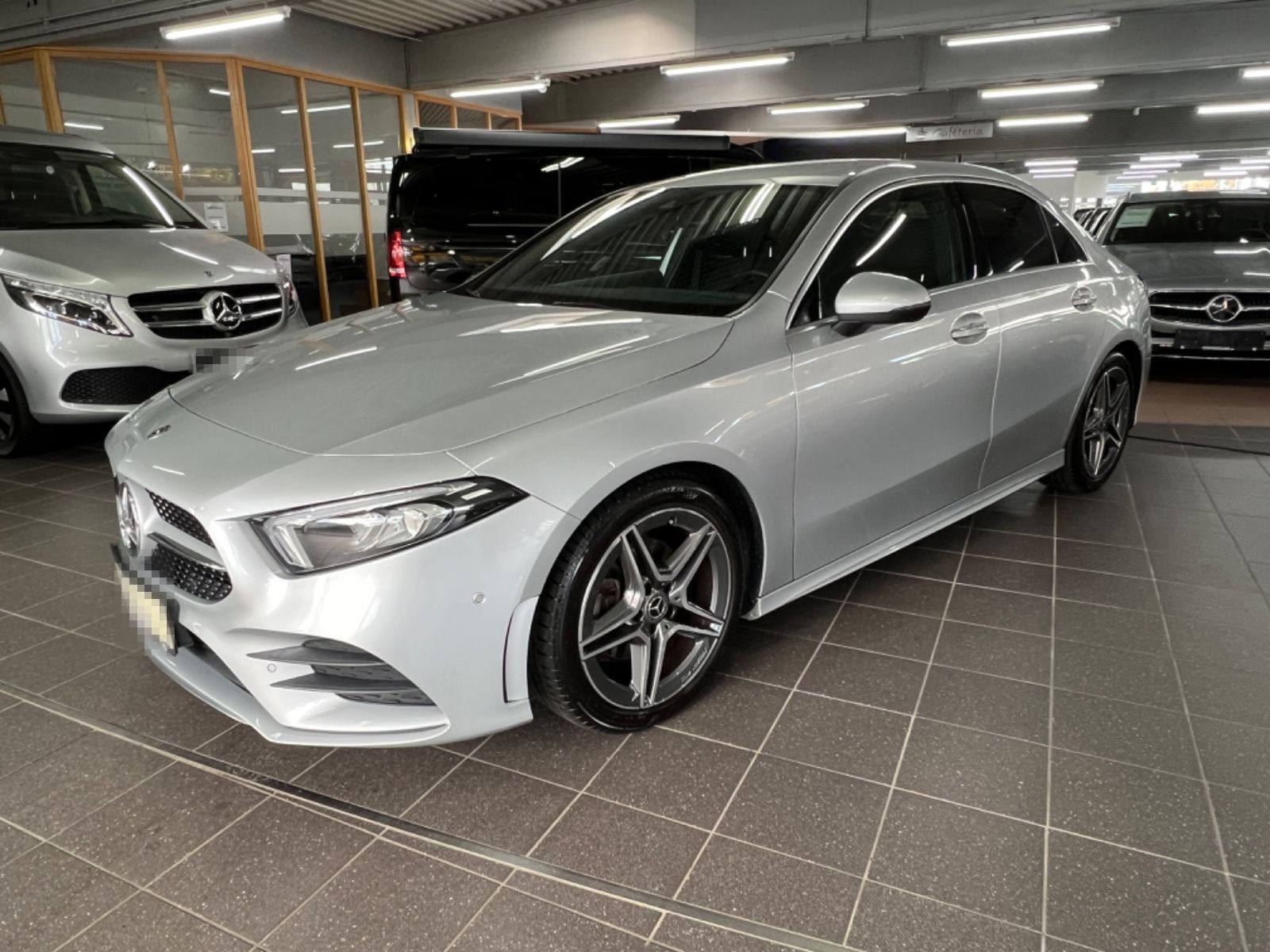 Mercedes-Benz A 180 d Limousine AMG Line Park-Paket+AHK foto 5