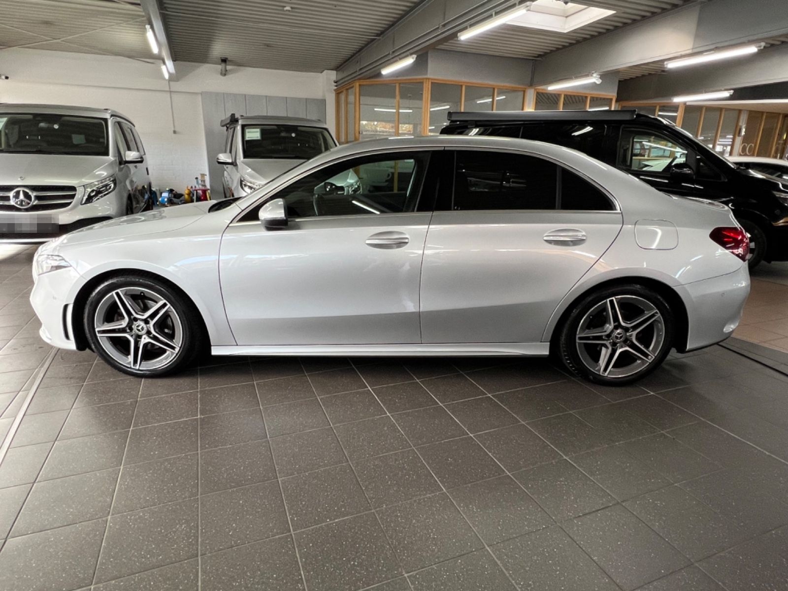Mercedes-Benz A 180 d Limousine AMG Line Park-Paket+AHK foto 6