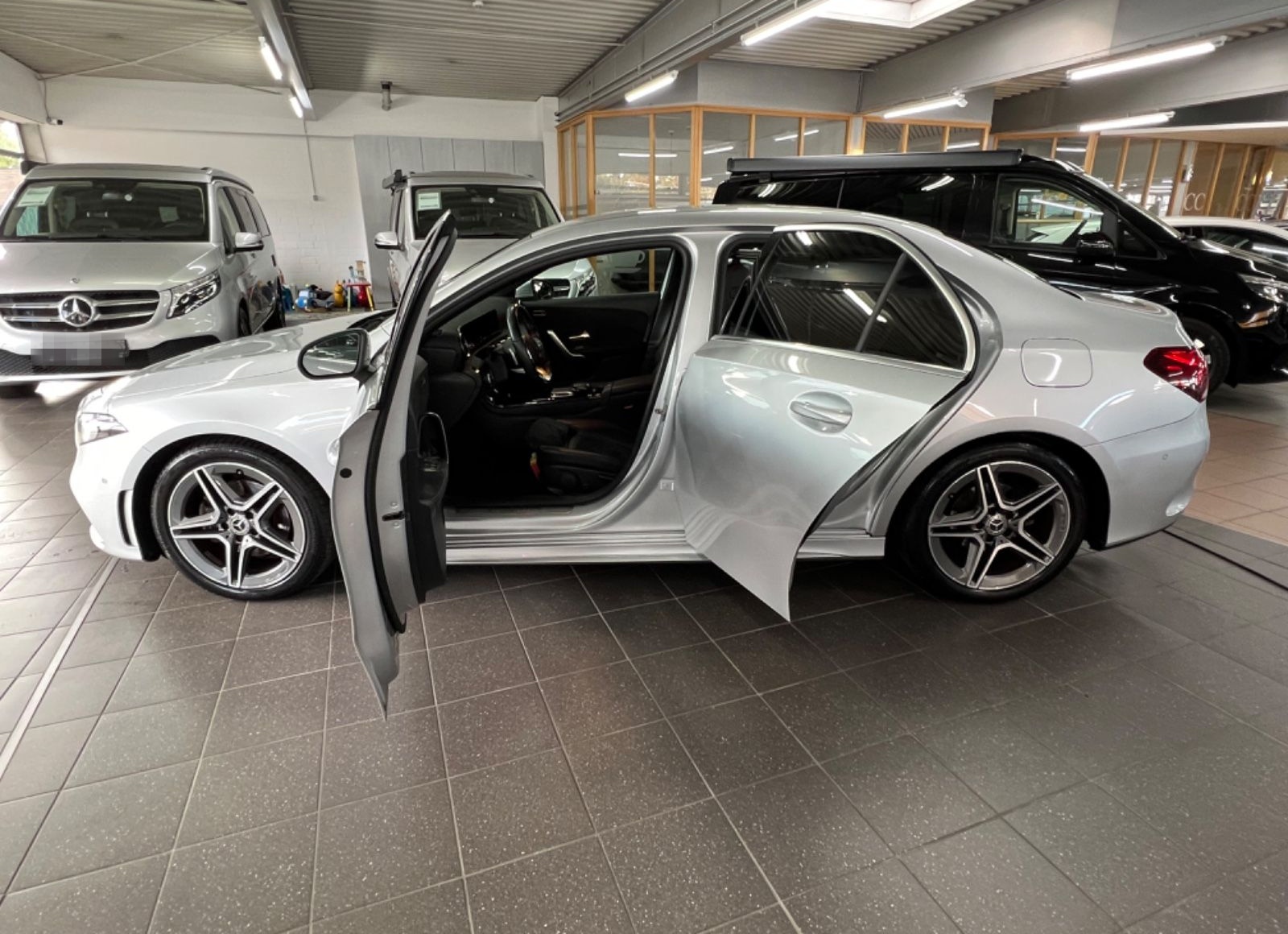 Mercedes-Benz A 180 d Limousine AMG Line Park-Paket+AHK foto 7