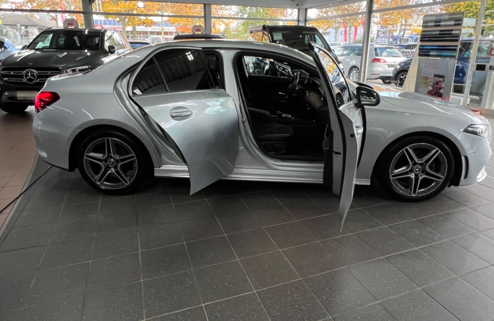 Mercedes-Benz A 180 d Limousine AMG Line Park-Paket+AHK foto 8
