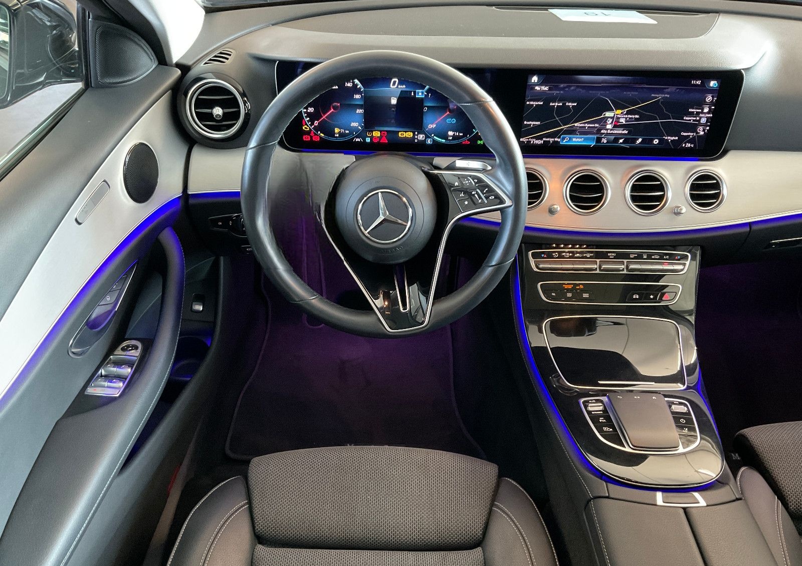 Mercedes-Benz E 300 de T 4Matic Avantgarde DISTRO/360/AHK/PANO foto 3