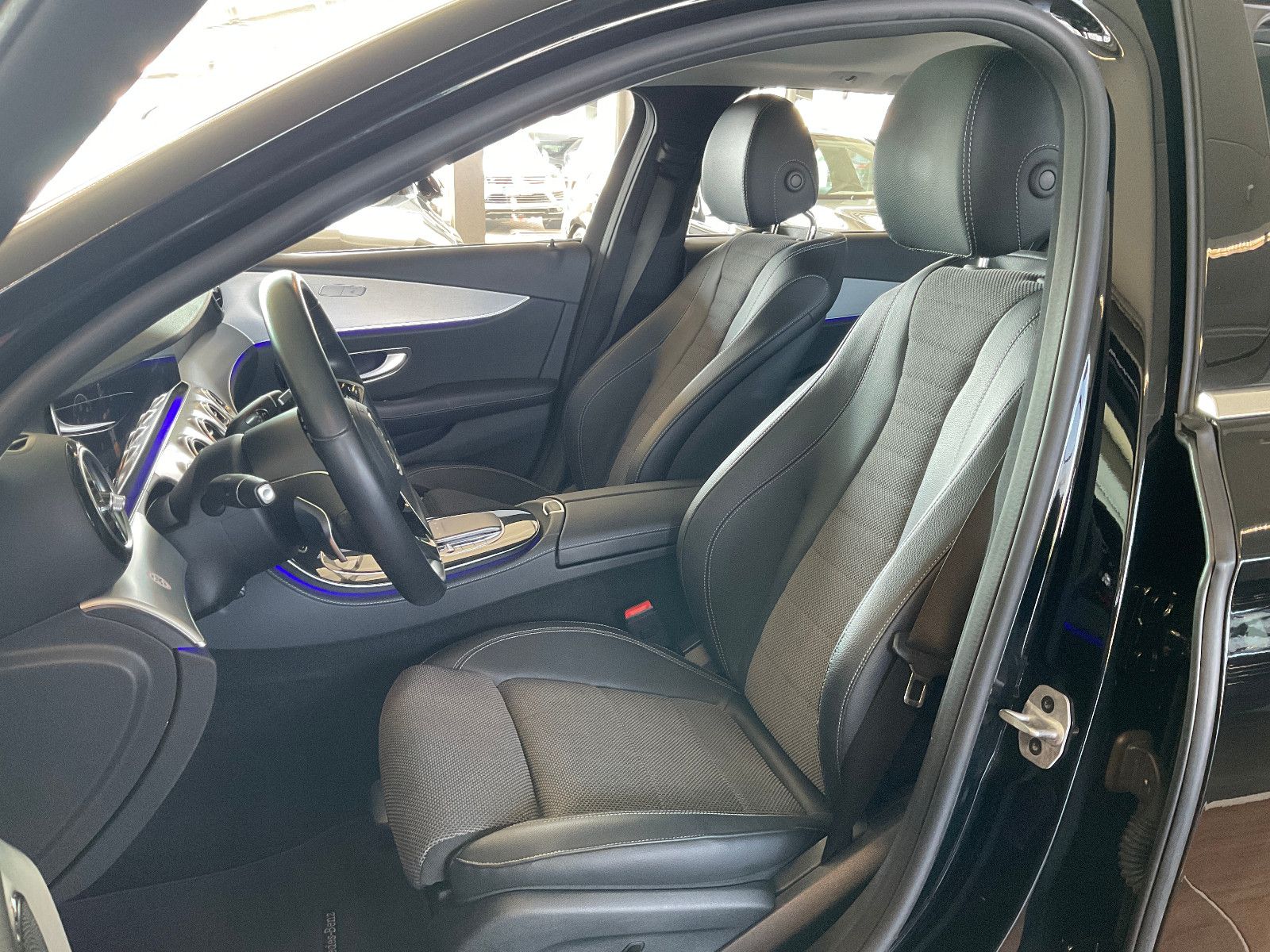 Mercedes-Benz E 300 de T 4Matic Avantgarde DISTRO/360/AHK/PANO foto 7