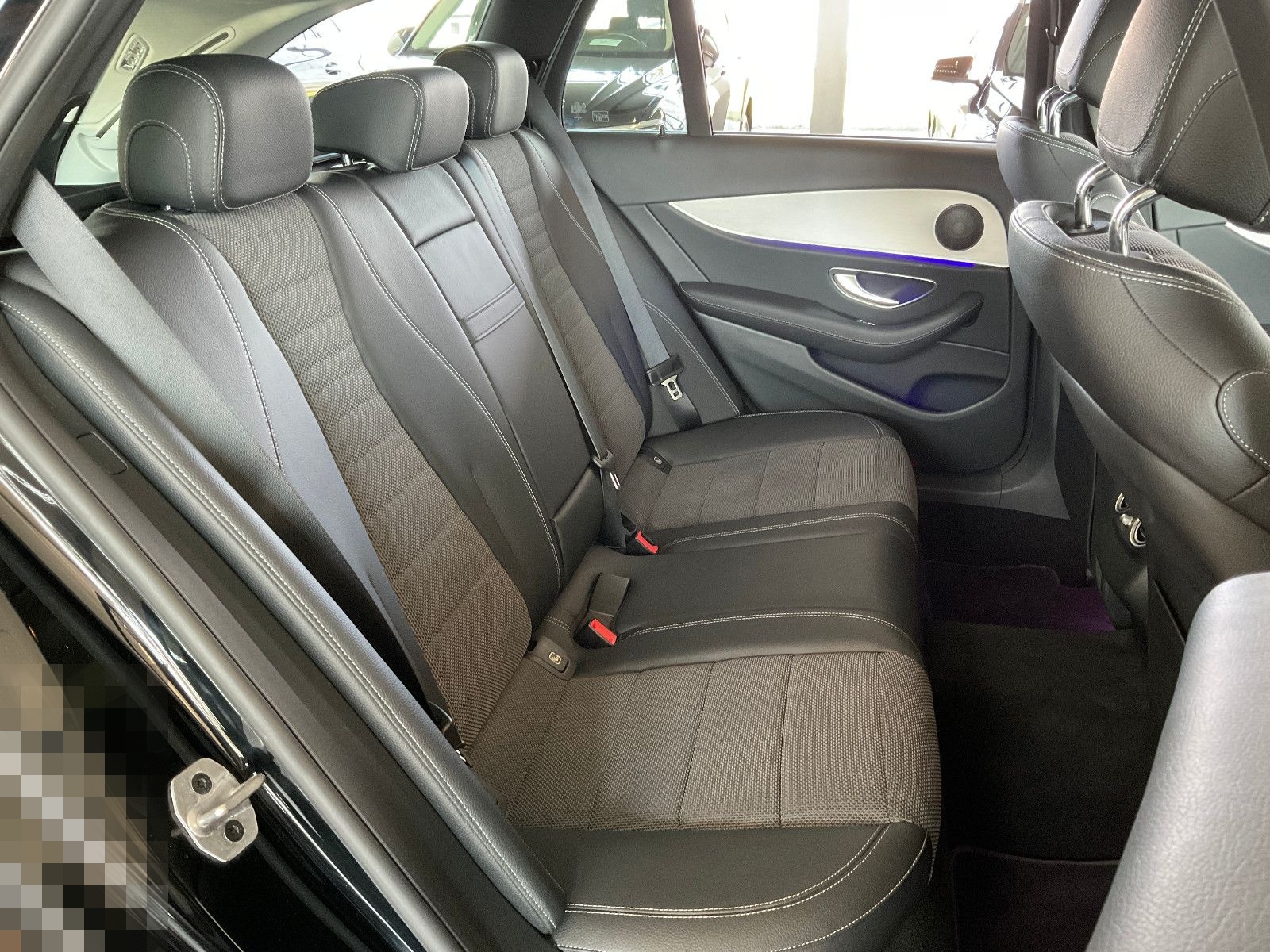 Mercedes-Benz E 300 de T 4Matic Avantgarde DISTRO/360/AHK/PANO foto 9