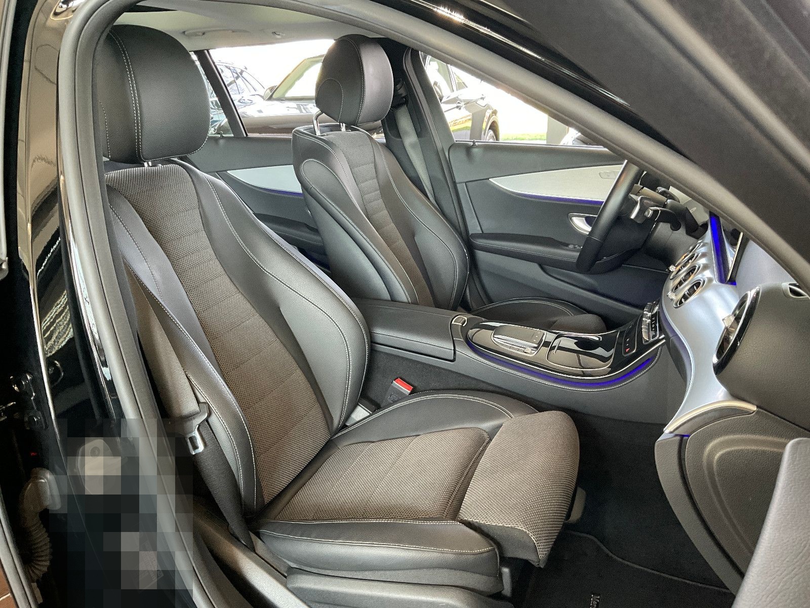 Mercedes-Benz E 300 de T 4Matic Avantgarde DISTRO/360/AHK/PANO foto 10