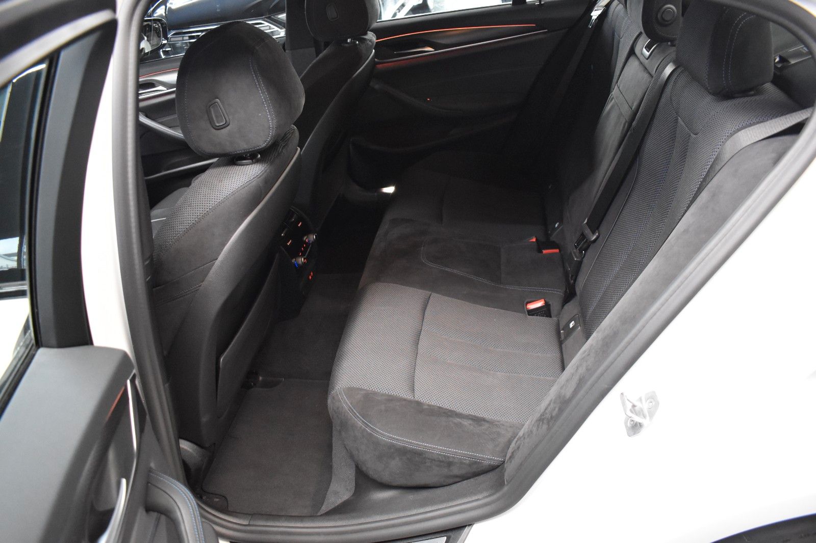 BMW 520 d M SPORT*LIVE COCKPIT*LED*SHZ*KAMERA*PDC foto 11