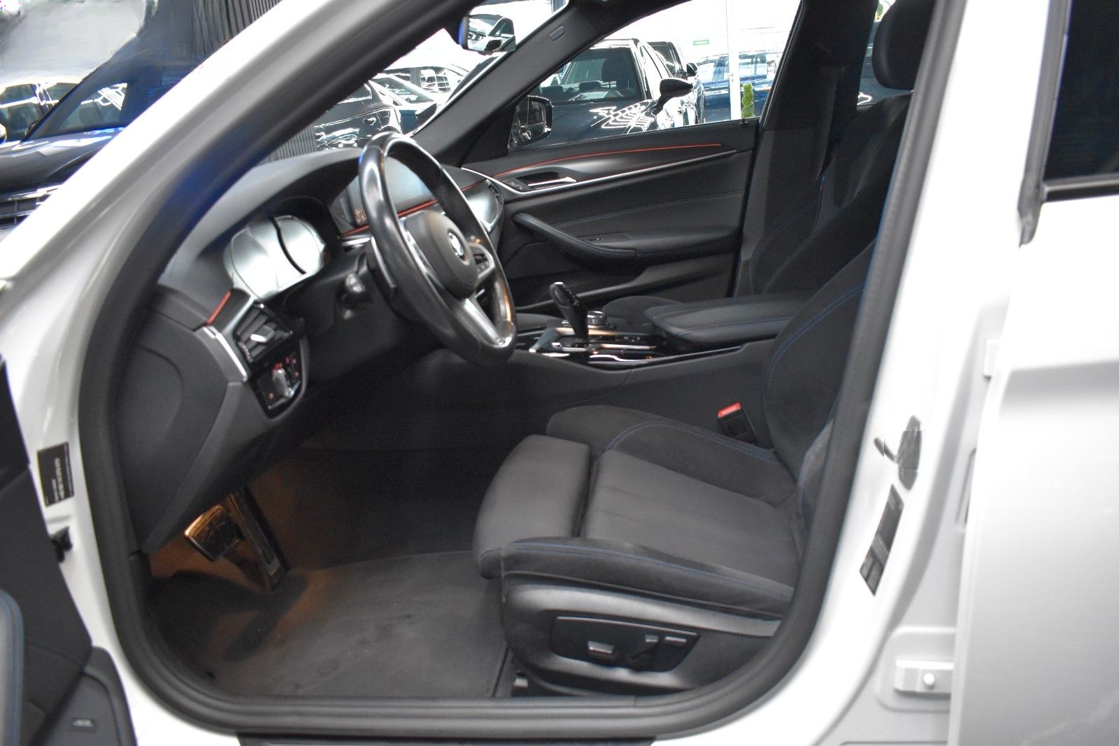 BMW 520 d M SPORT*LIVE COCKPIT*LED*SHZ*KAMERA*PDC foto 13