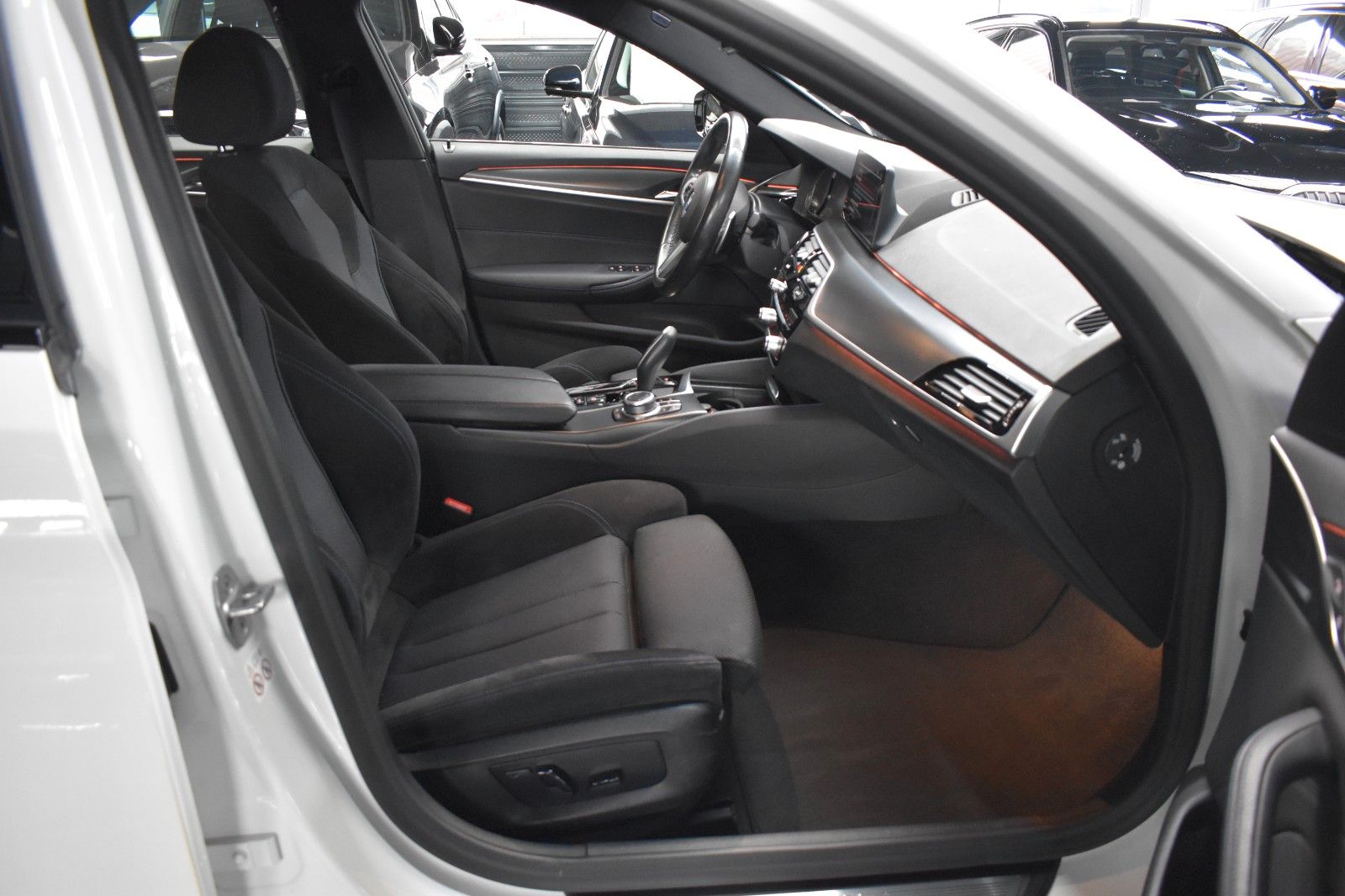 BMW 520 d M SPORT*LIVE COCKPIT*LED*SHZ*KAMERA*PDC foto 6