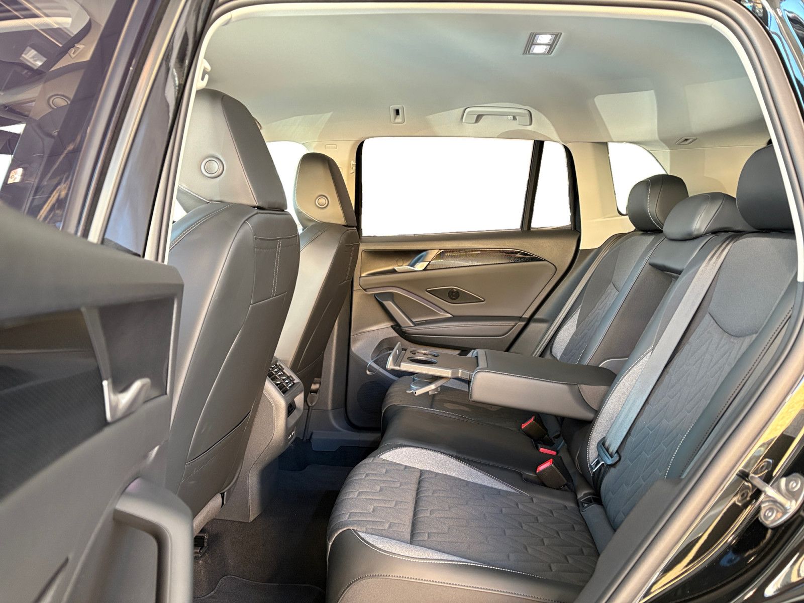 Volkswagen Tiguan ENERGY 1,5eTSI DSG AHK NAV 360KAM LED ACC foto 11