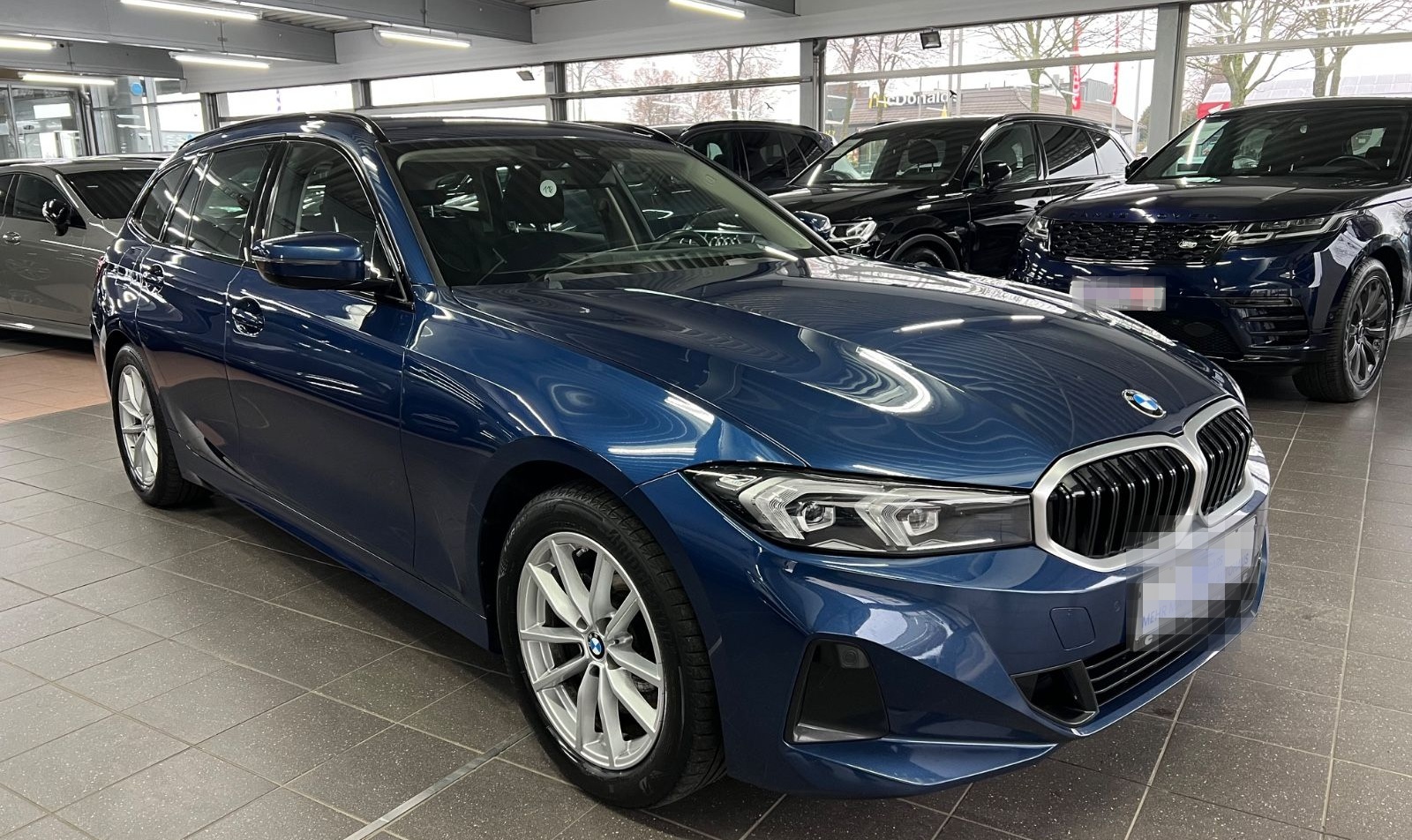 BMW 320d Touring xDrive, LED, AHK, Driving Assistant foto 2