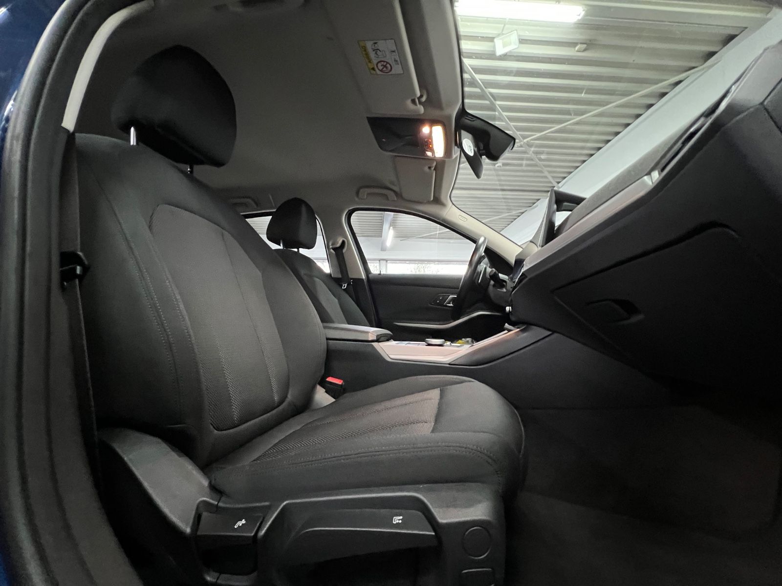 BMW 320d Touring xDrive, LED, AHK, Driving Assistant foto 17