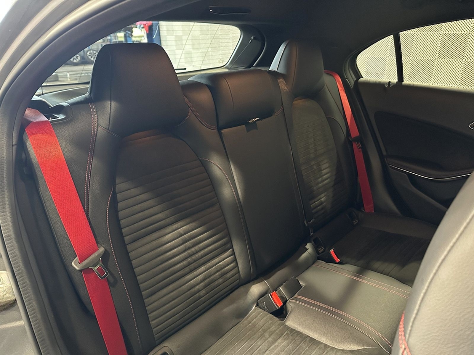 Mercedes-Benz A 45 AMG 4Ma.*NIGHT*LED-PANO-R.KAM-TEMPO-SHZ-19" foto 16
