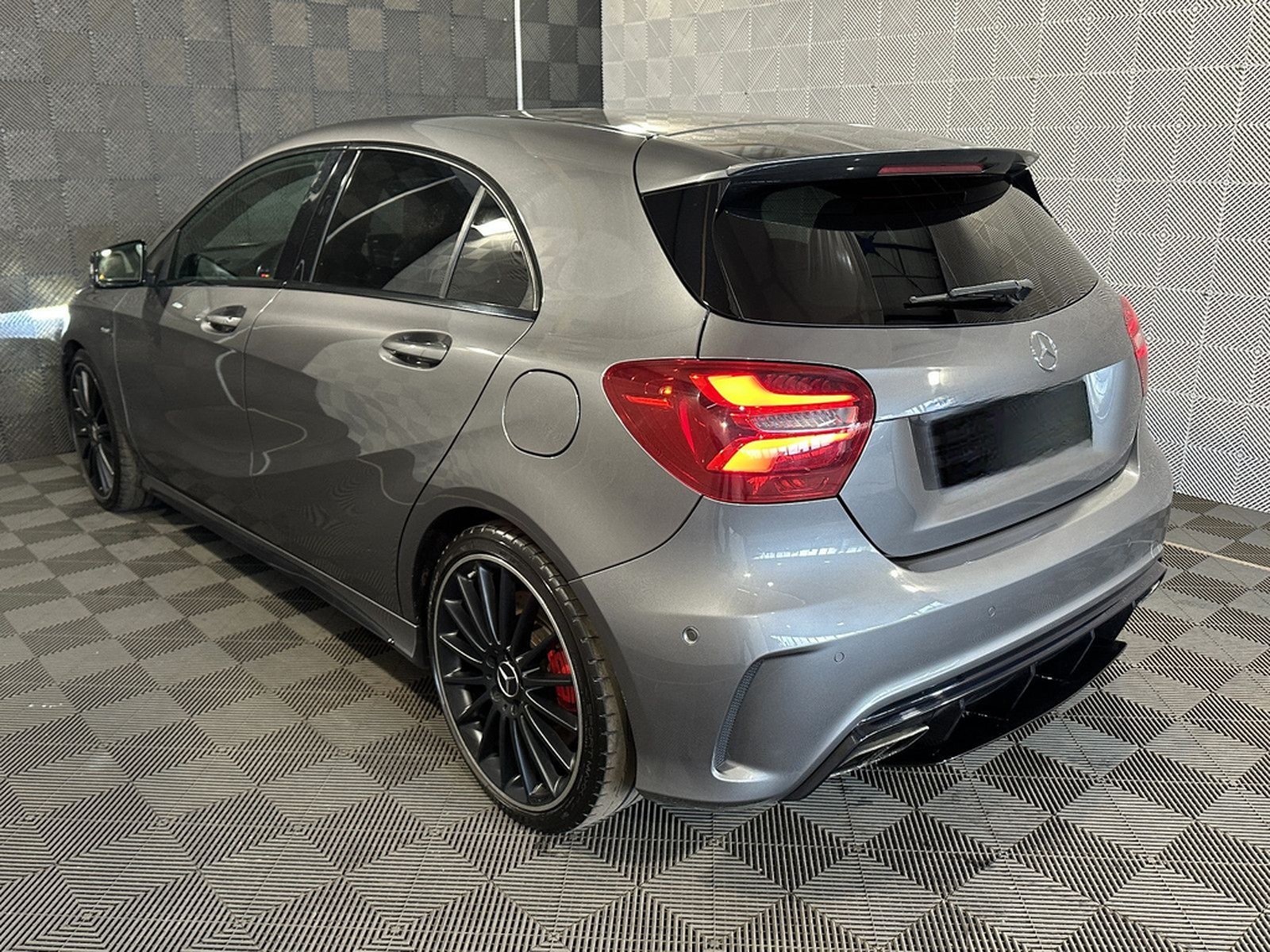 Mercedes-Benz A 45 AMG 4Ma.*NIGHT*LED-PANO-R.KAM-TEMPO-SHZ-19" foto 3