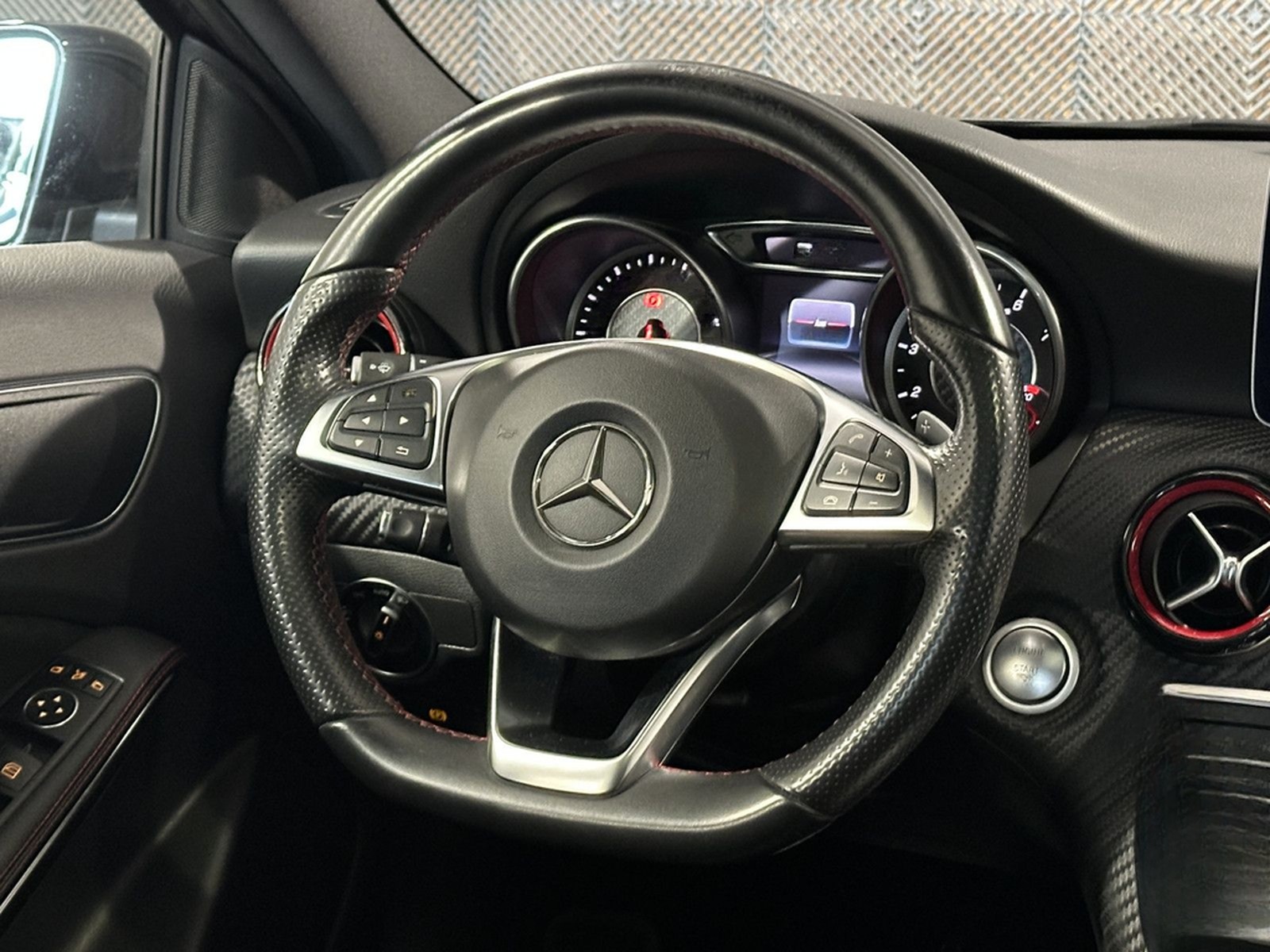 Mercedes-Benz A 45 AMG 4Ma.*NIGHT*LED-PANO-R.KAM-TEMPO-SHZ-19" foto 28