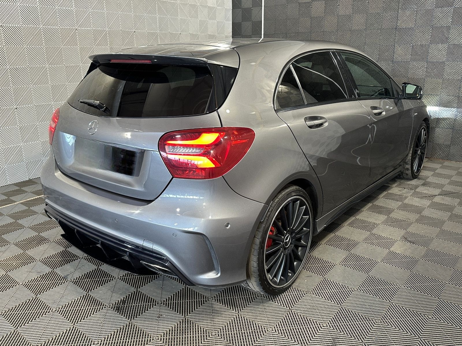 Mercedes-Benz A 45 AMG 4Ma.*NIGHT*LED-PANO-R.KAM-TEMPO-SHZ-19" foto 4