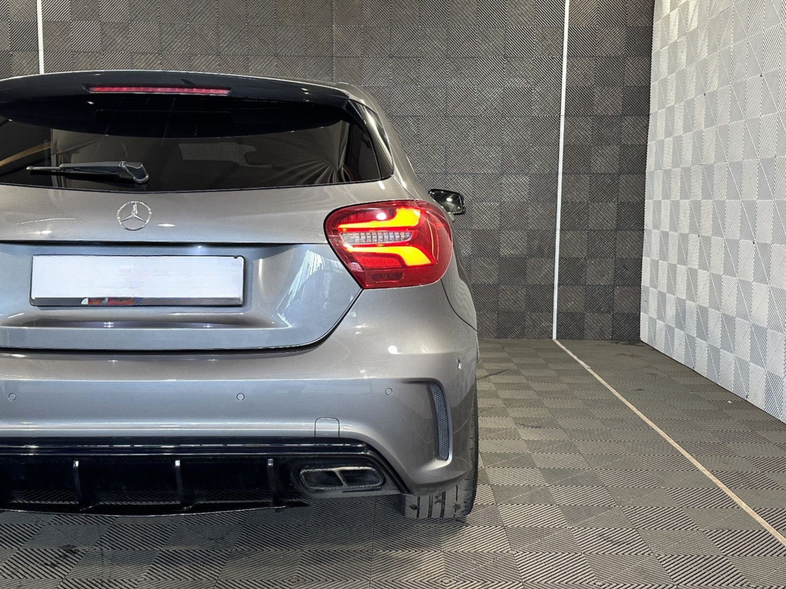 Mercedes-Benz A 45 AMG 4Ma.*NIGHT*LED-PANO-R.KAM-TEMPO-SHZ-19" foto 6