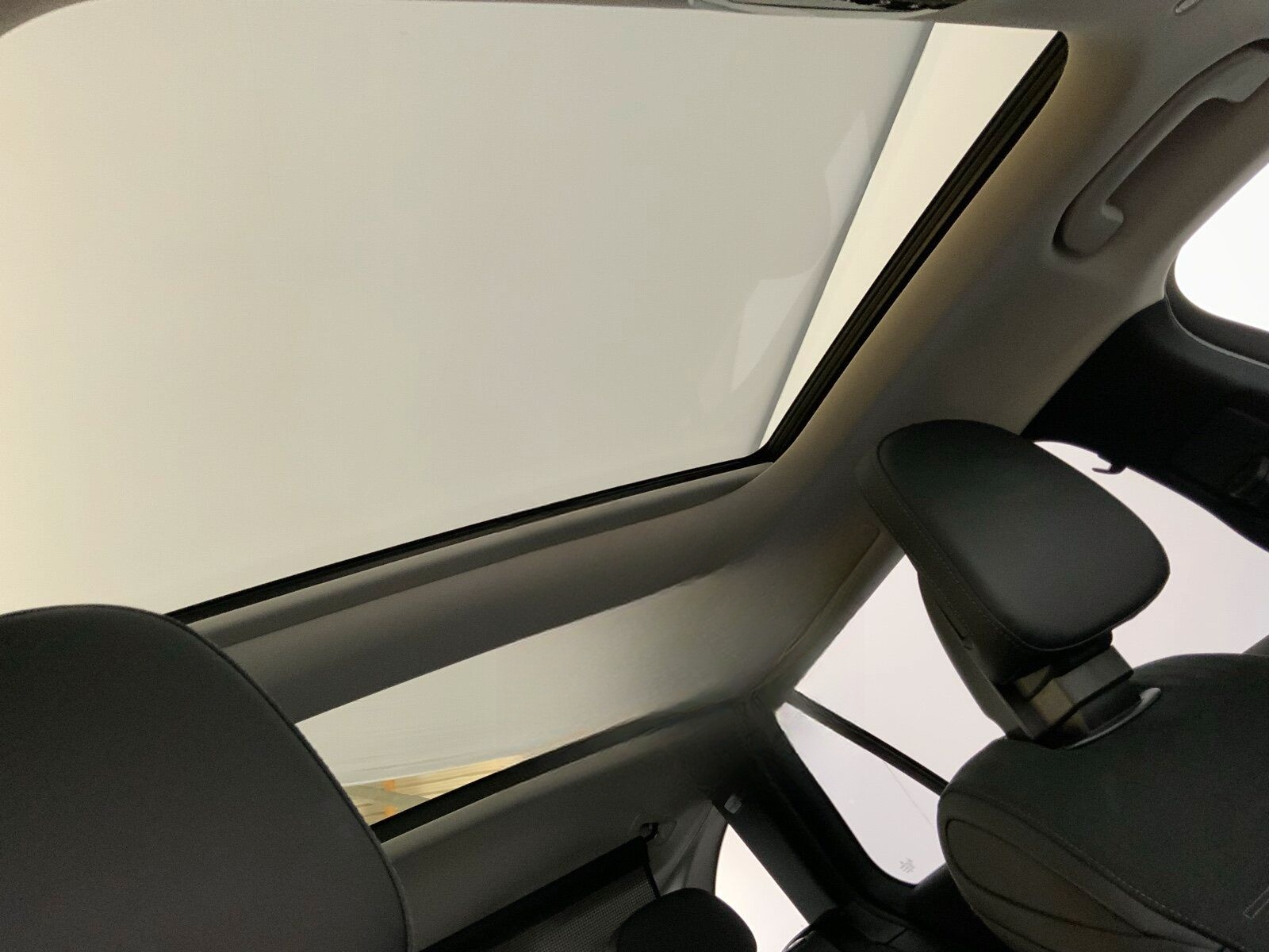 Mercedes-Benz C 300 e T AMG Pano DISTRO AHK Night 360° Memory foto 16