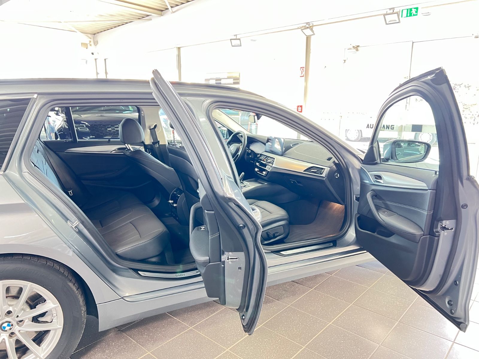 BMW 520d Touring xDrive | Standheizung I Park foto 12