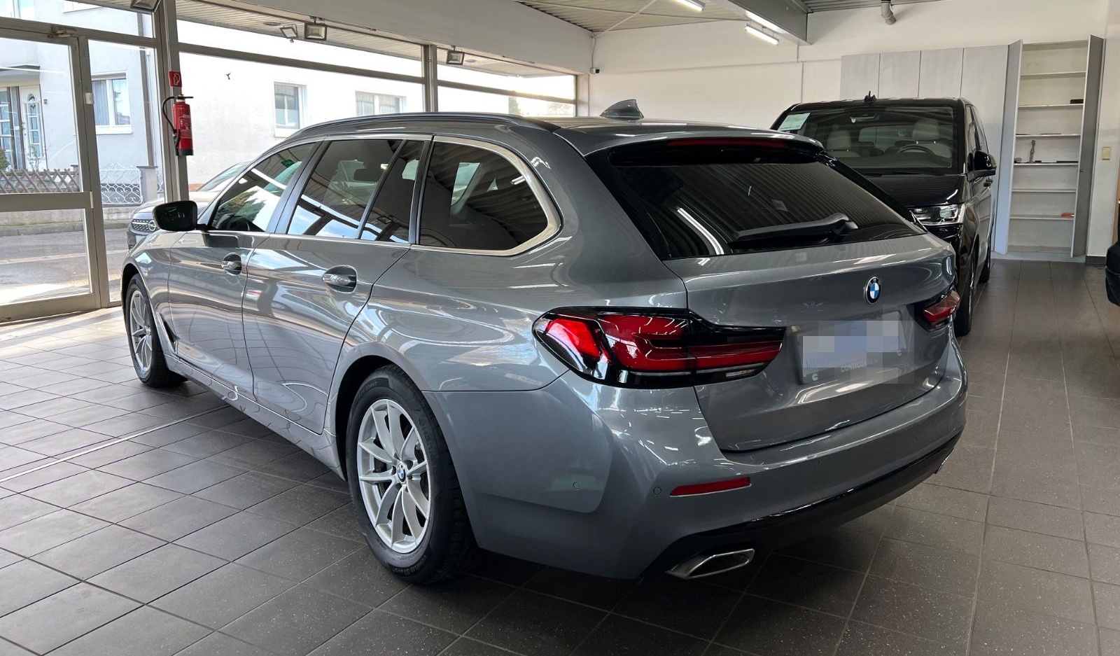 BMW 520d Touring xDrive | Standheizung I Park foto 7