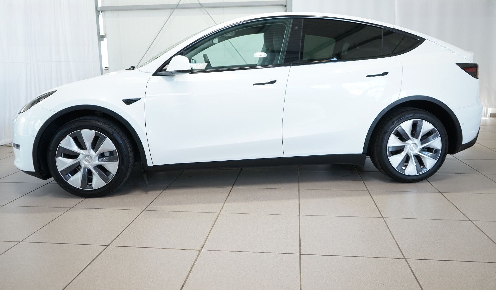 Tesla Model Y Long Range Dual AWD 1.Hd+Autopilot+VAT foto 2