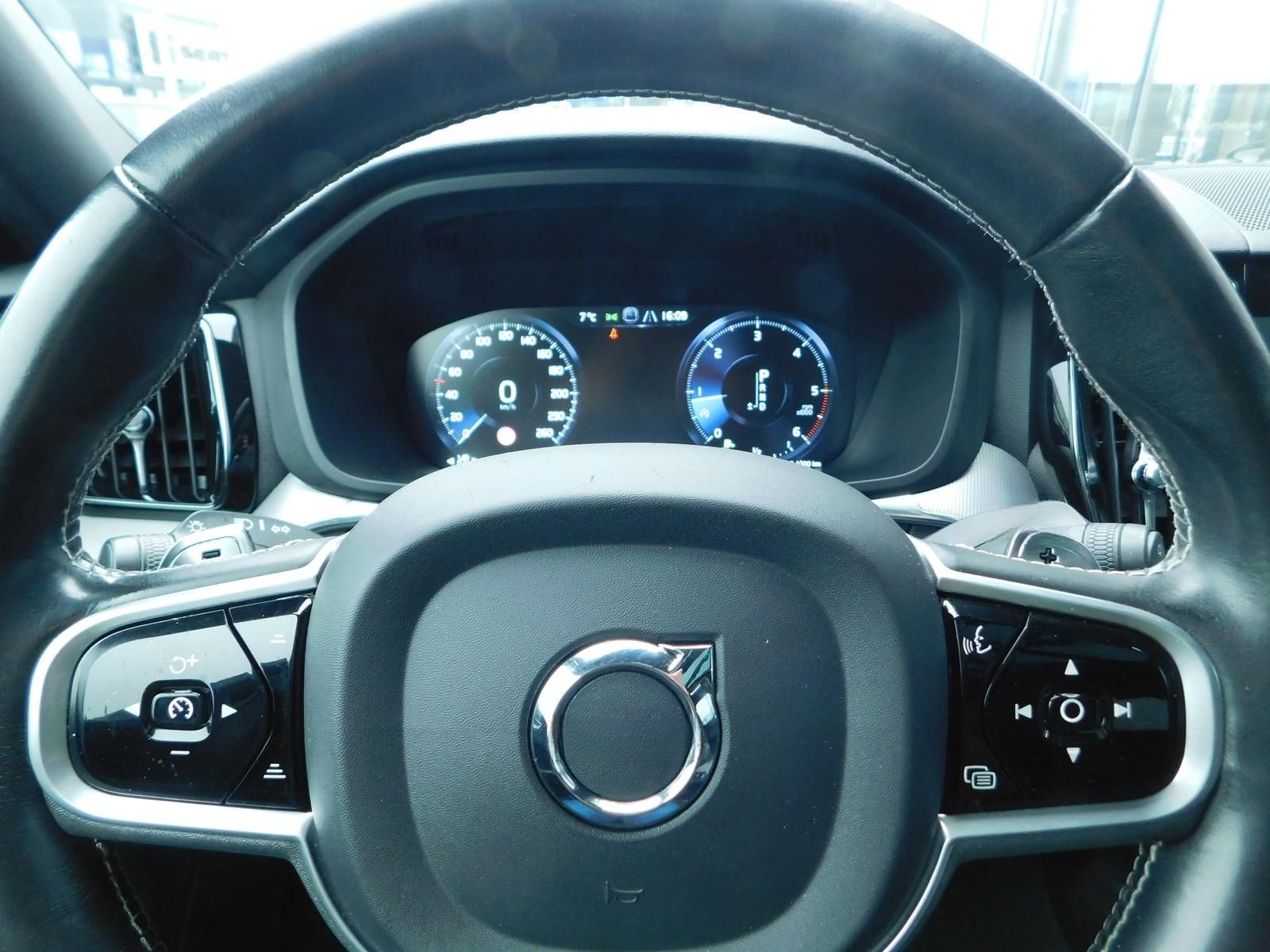 Volvo XC60 D4 R-Design foto 17