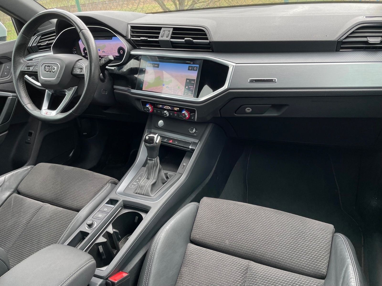 Audi Q3 40 TFSI *quattro* S line plus*RFK*AHK*Pano* foto 14