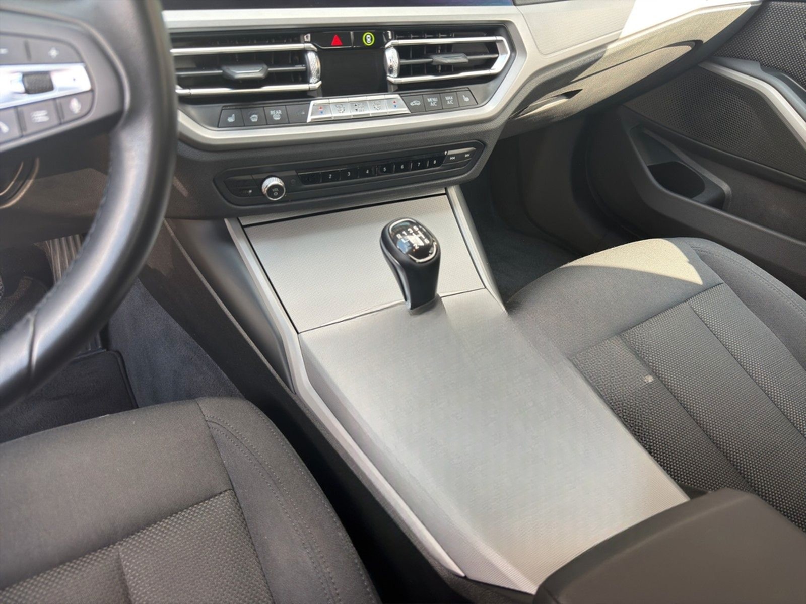 BMW 318 d Advantage DAB+ NAVI TEMP CARPLAY SHZ PDC foto 17