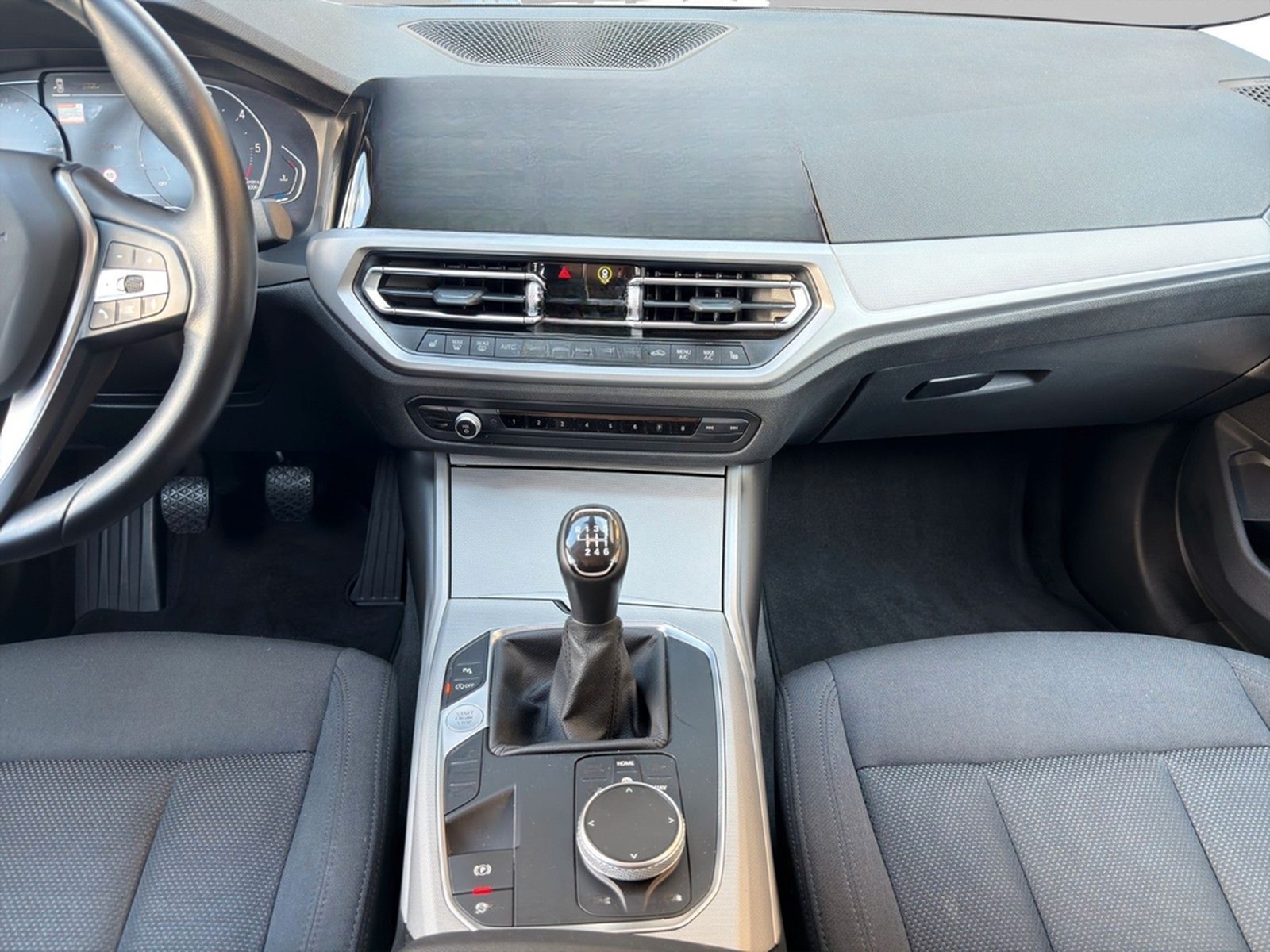 BMW 318 d Advantage DAB+ NAVI TEMP CARPLAY SHZ PDC foto 18