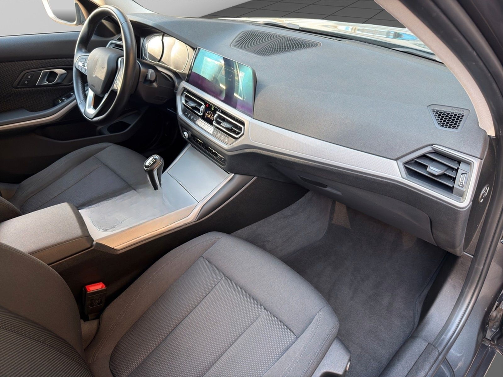 BMW 318 d Advantage DAB+ NAVI TEMP CARPLAY SHZ PDC foto 20