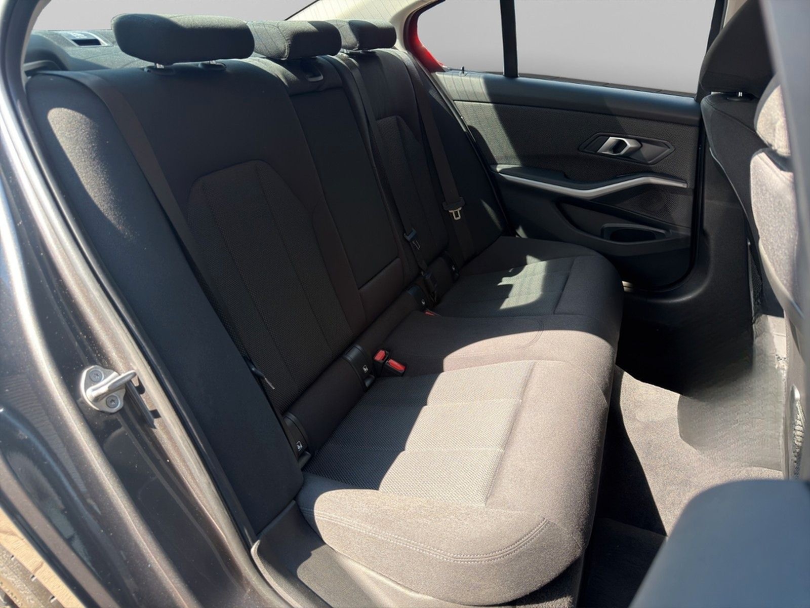 BMW 318 d Advantage DAB+ NAVI TEMP CARPLAY SHZ PDC foto 22