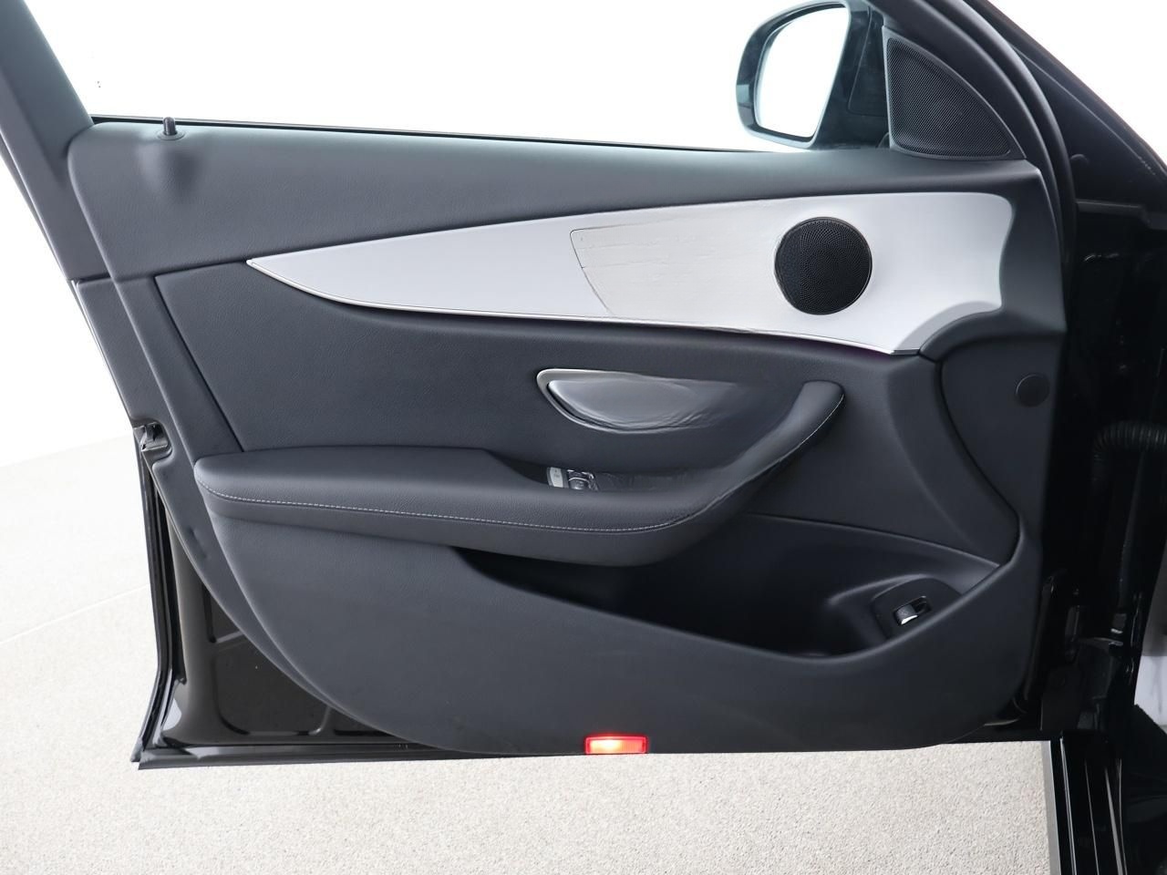 Mercedes-Benz E 300 de T Avantgarde HUD AHK Night Pano 360° foto 13