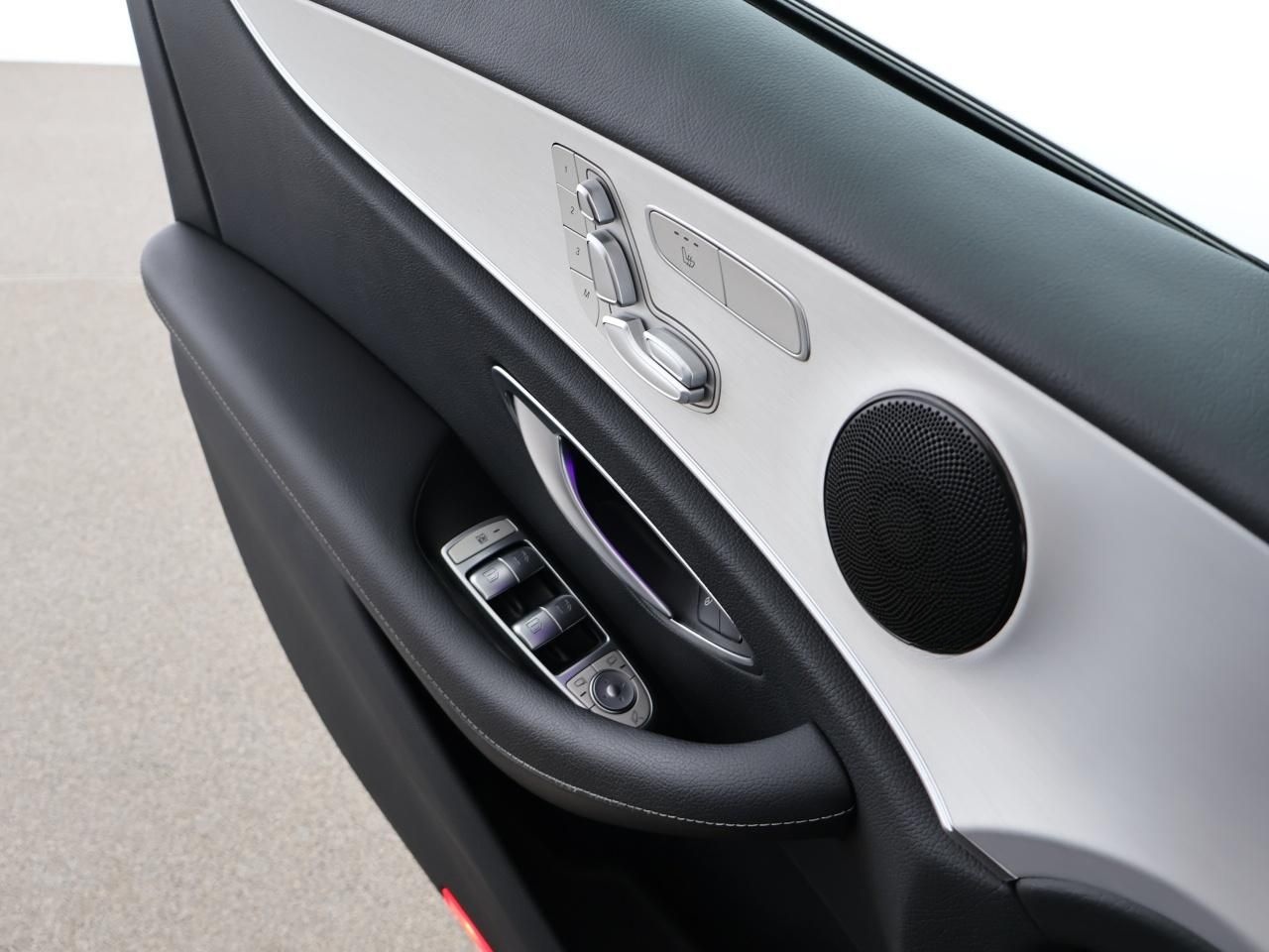 Mercedes-Benz E 300 de T Avantgarde HUD AHK Night Pano 360° foto 14