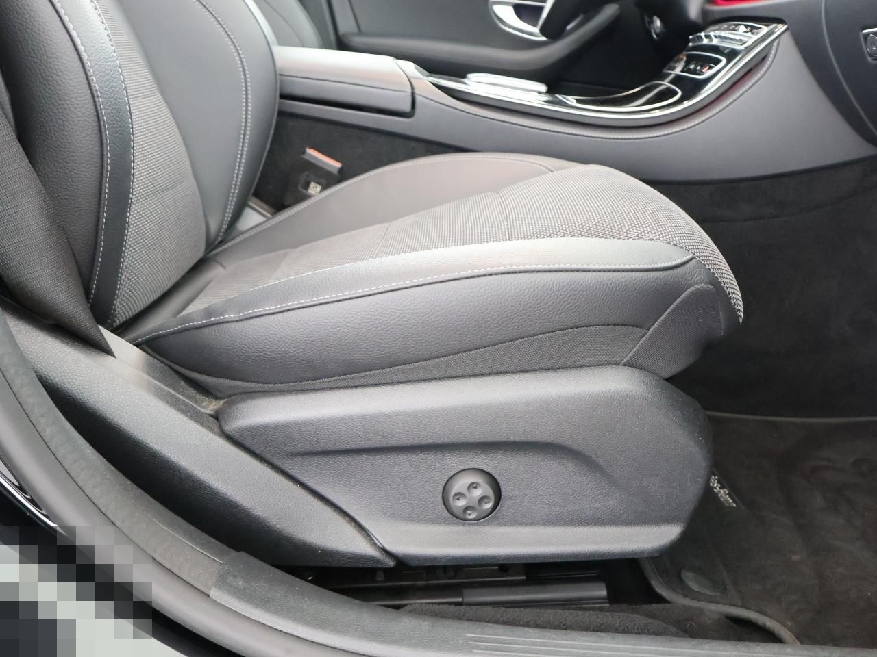 Mercedes-Benz E 300 de T Avantgarde HUD AHK Night Pano 360° foto 18