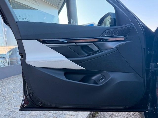 BMW 520d xDrive Limo/Black-White/Pano/H&K/Keyless foto 13