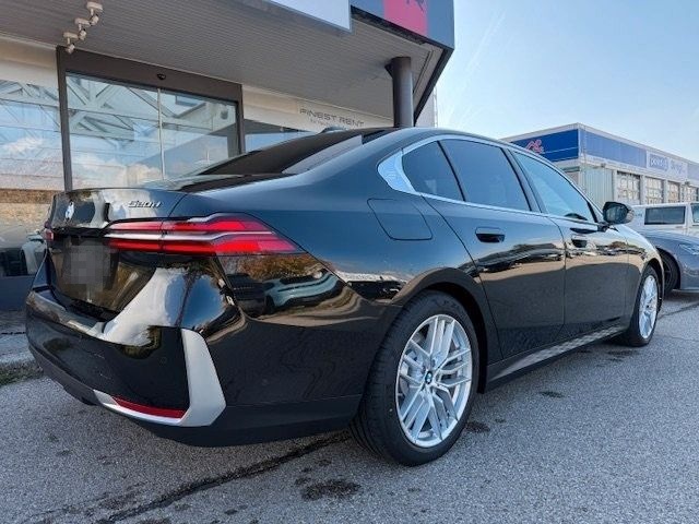 BMW 520d xDrive Limo/Black-White/Pano/H&K/Keyless foto 4
