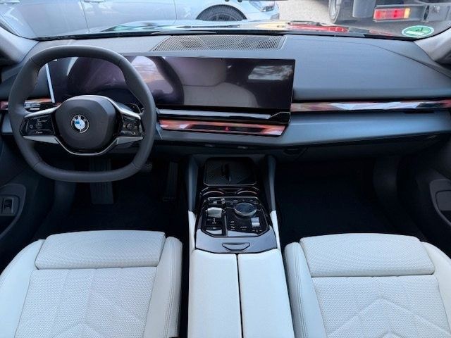 BMW 520d xDrive Limo/Black-White/Pano/H&K/Keyless foto 7