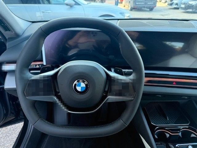BMW 520d xDrive Limo/Black-White/Pano/H&K/Keyless foto 8