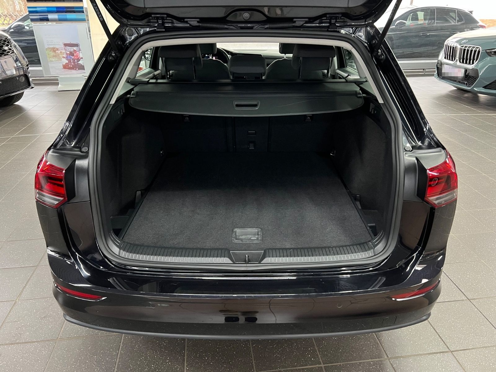 Volkswagen Golf VIII 2.0 TDI Variant Life SEHR VIELE EXTRAS foto 14