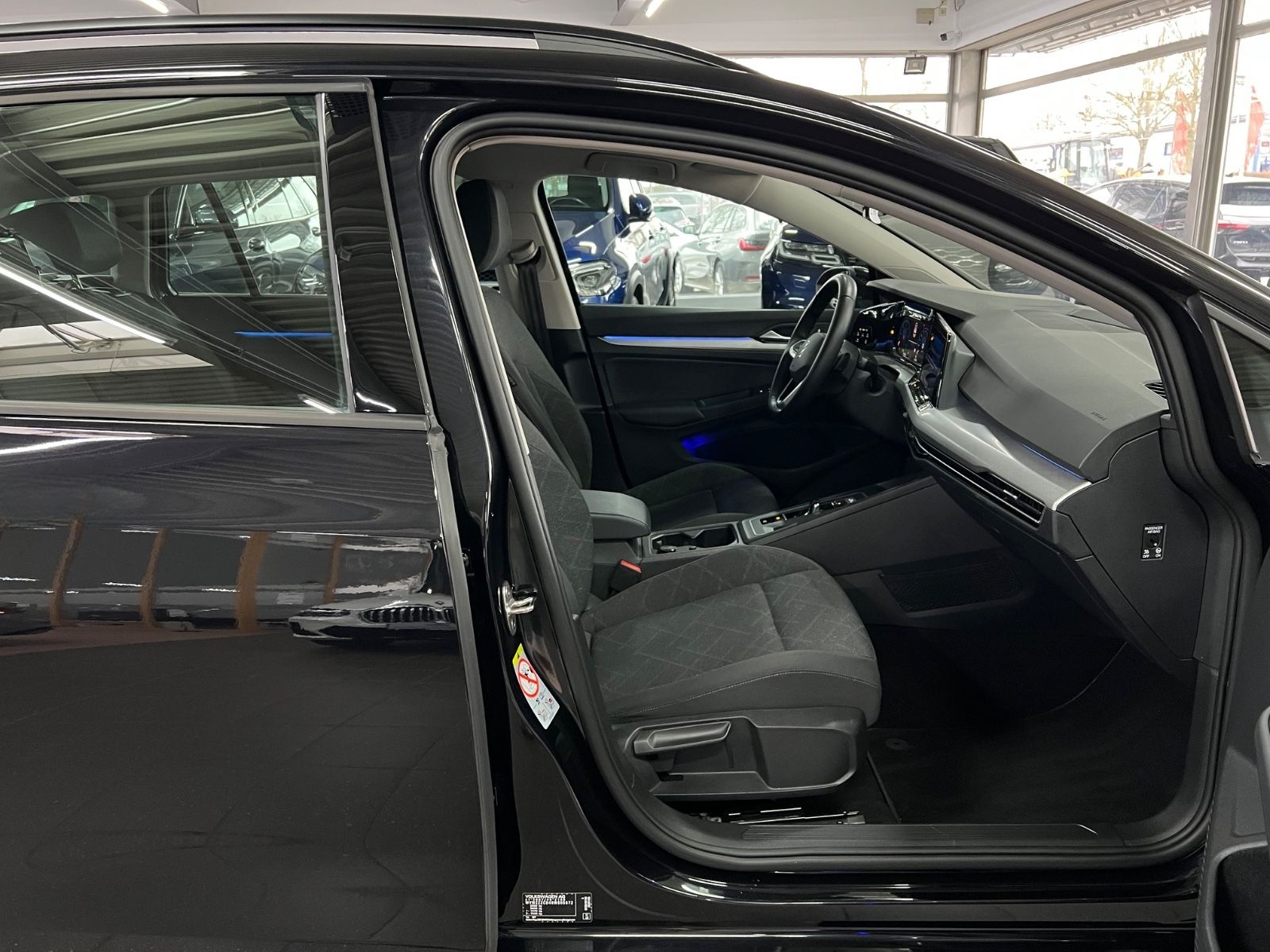 Volkswagen Golf VIII 2.0 TDI Variant Life SEHR VIELE EXTRAS foto 17