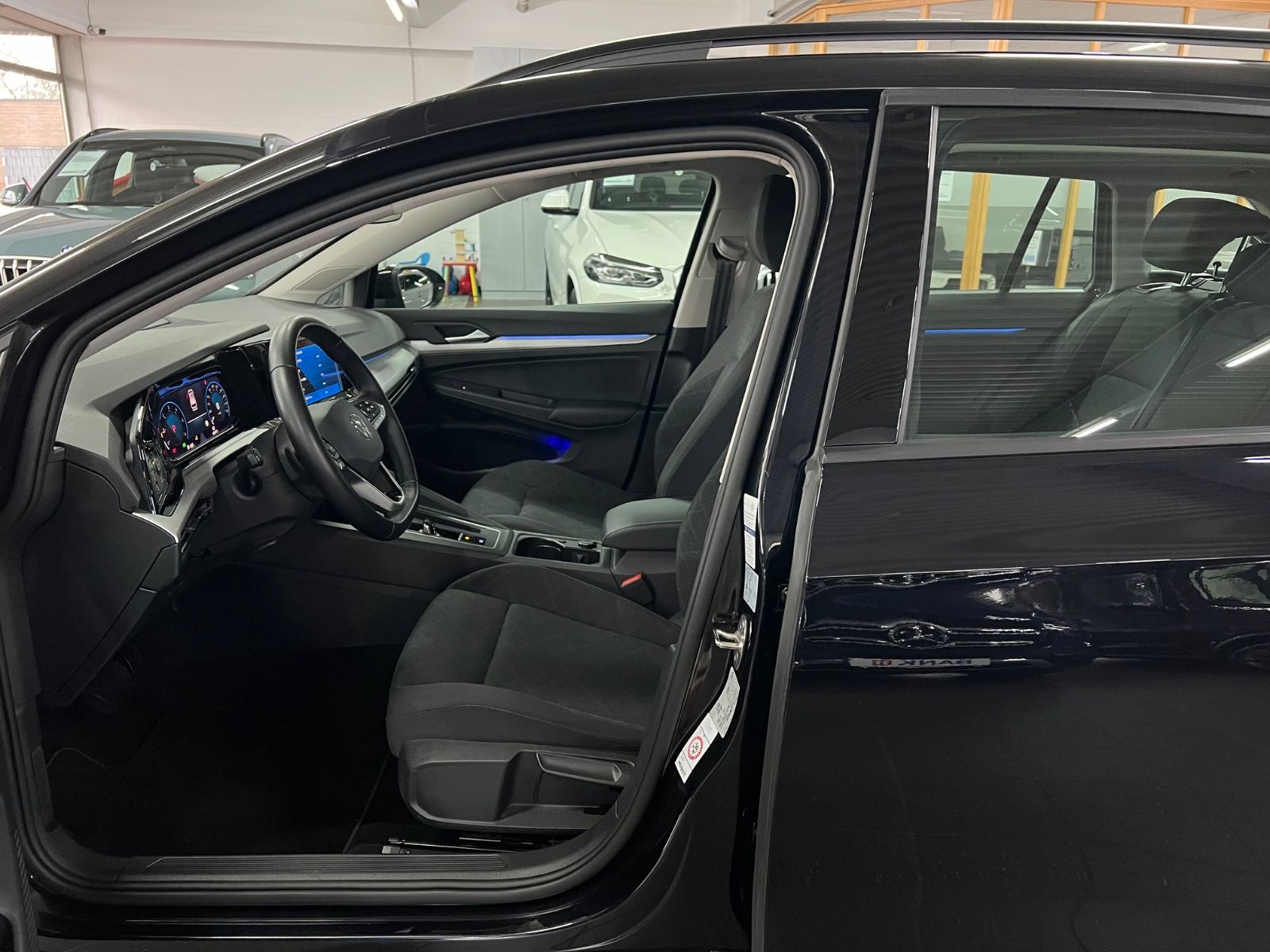Volkswagen Golf VIII 2.0 TDI Variant Life SEHR VIELE EXTRAS foto 22
