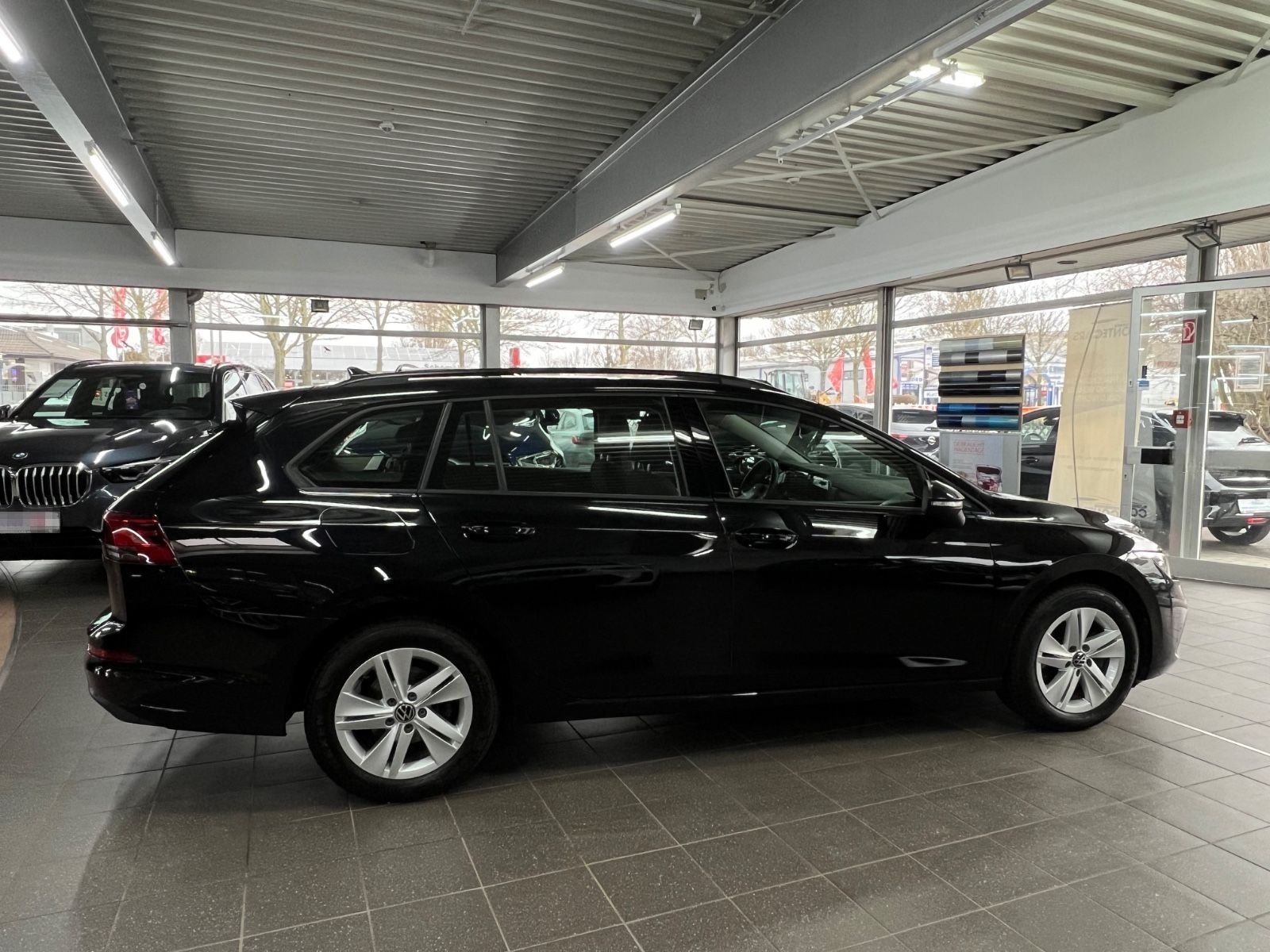 Volkswagen Golf VIII 2.0 TDI Variant Life SEHR VIELE EXTRAS foto 7