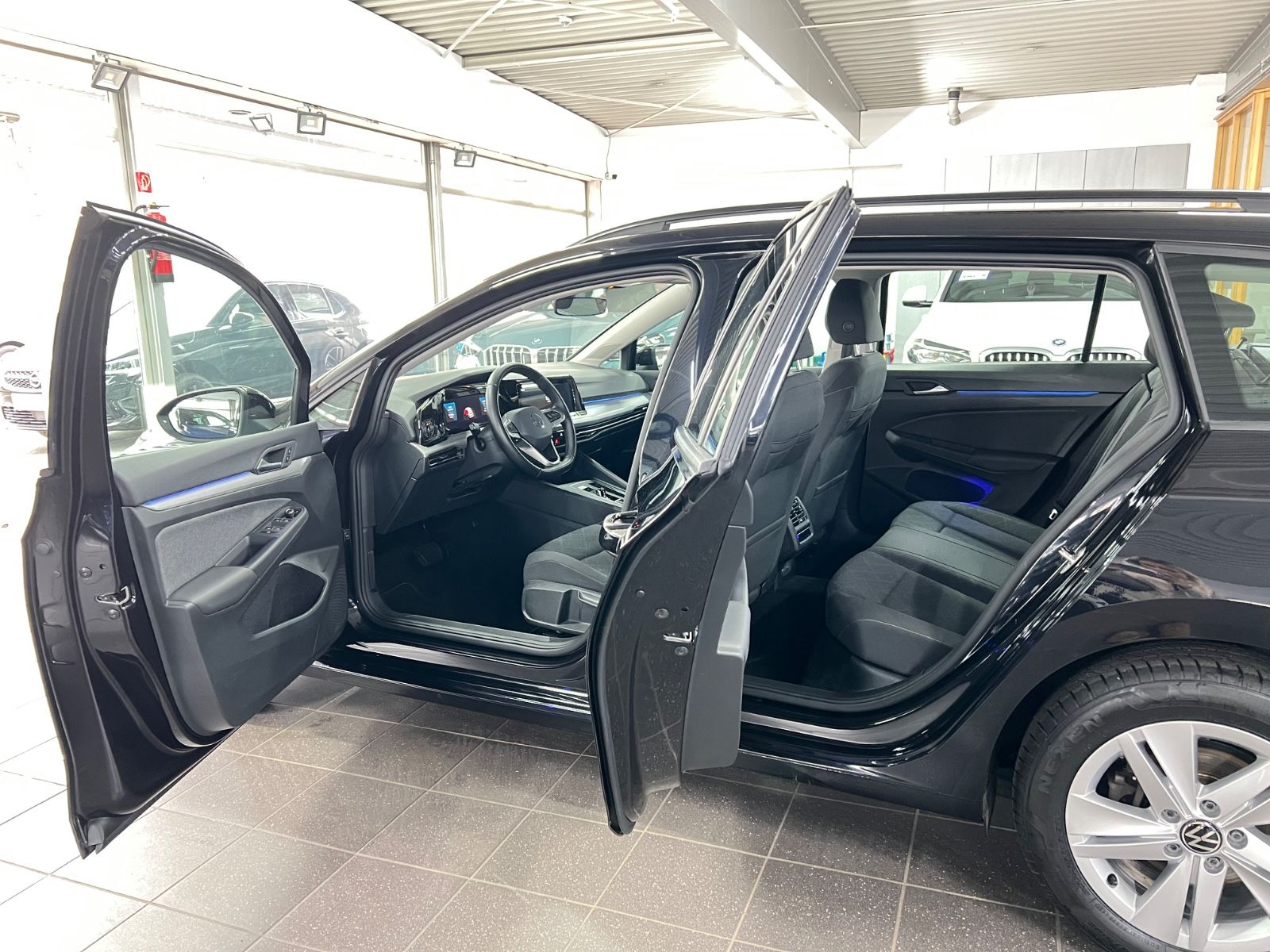 Volkswagen Golf VIII 2.0 TDI Variant Life SEHR VIELE EXTRAS foto 10