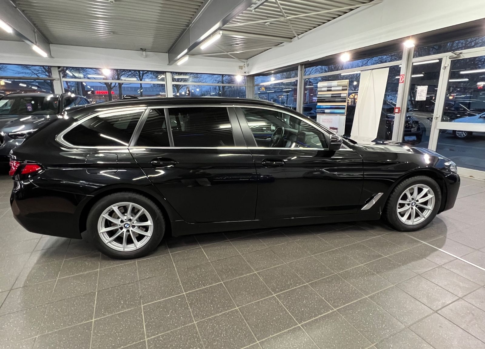 BMW 520 d Touring AMB+HuD+Park Assist+Standheizung foto 13