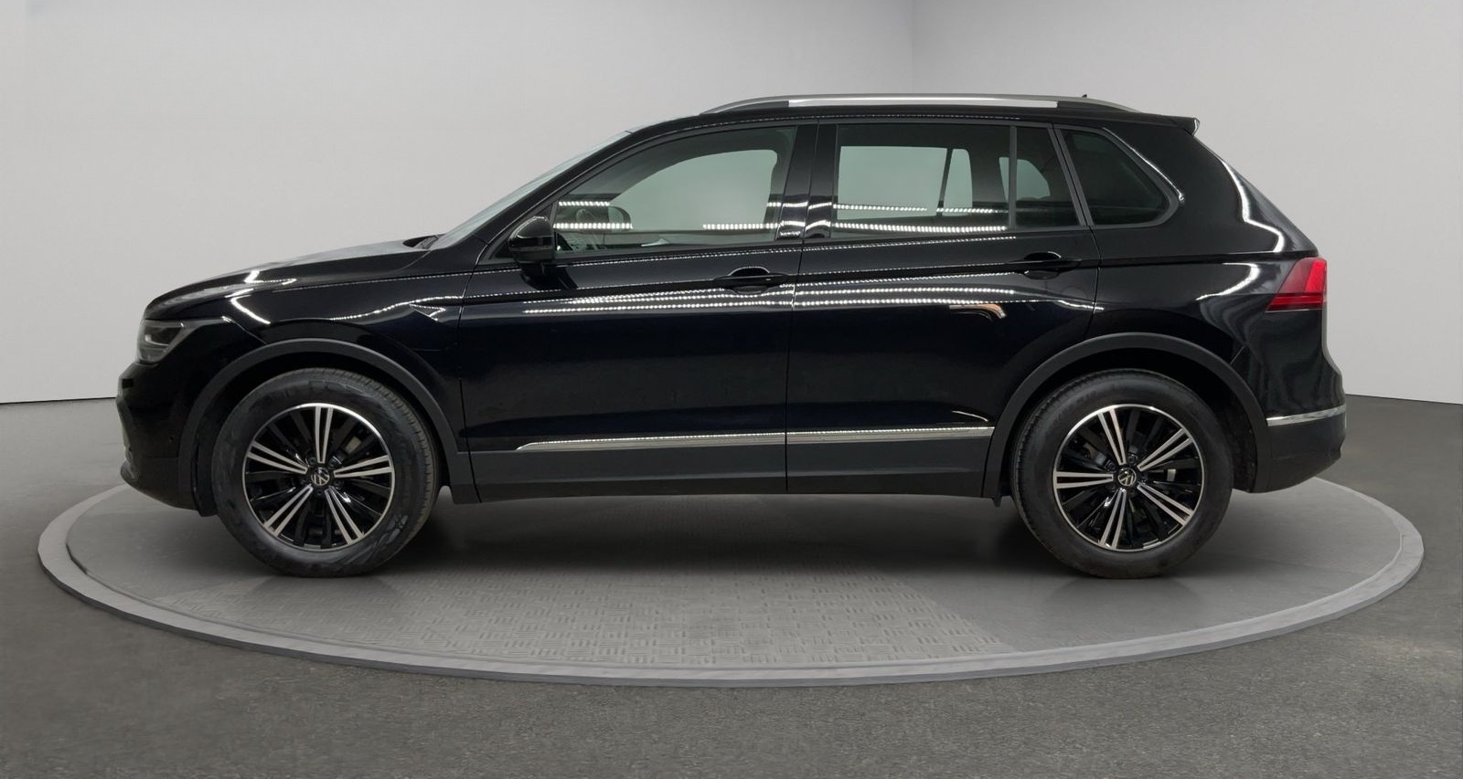 Volkswagen Tiguan Active (AHK.HeadUp.Kamera) 1.5 TSI DSG foto 3