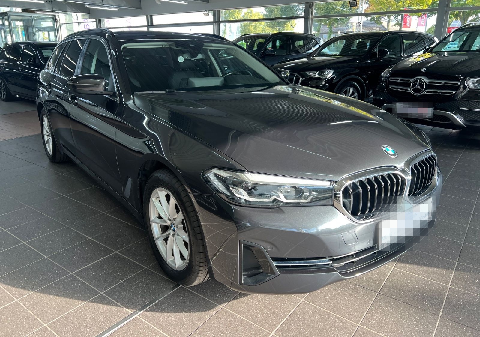 BMW 520d Touring AHK+Driving Assist+HiFi+Parkassist. foto 2