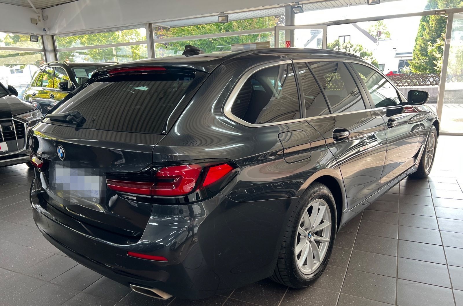 BMW 520d Touring AHK+Driving Assist+HiFi+Parkassist. foto 11