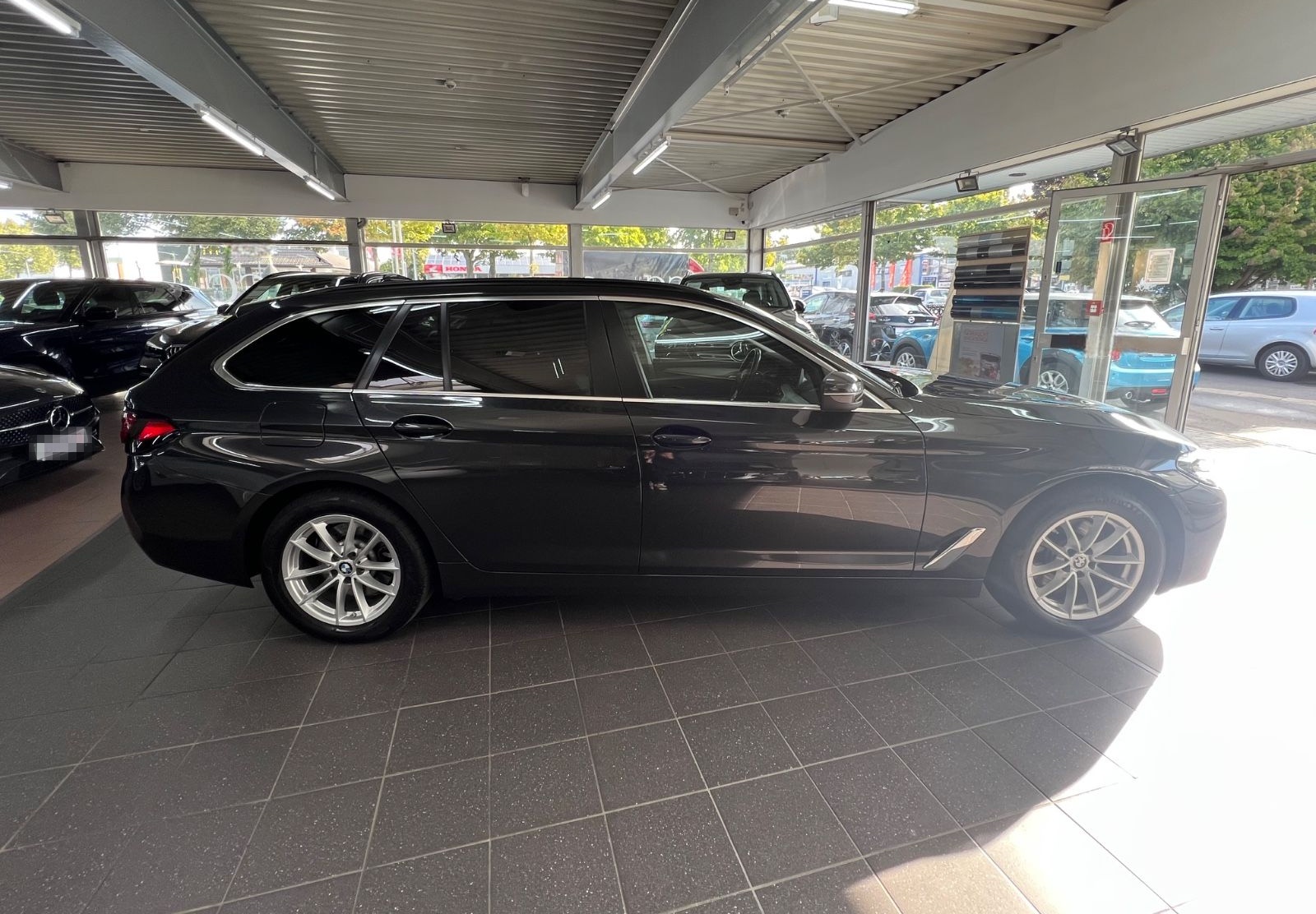 BMW 520d Touring AHK+Driving Assist+HiFi+Parkassist. foto 12