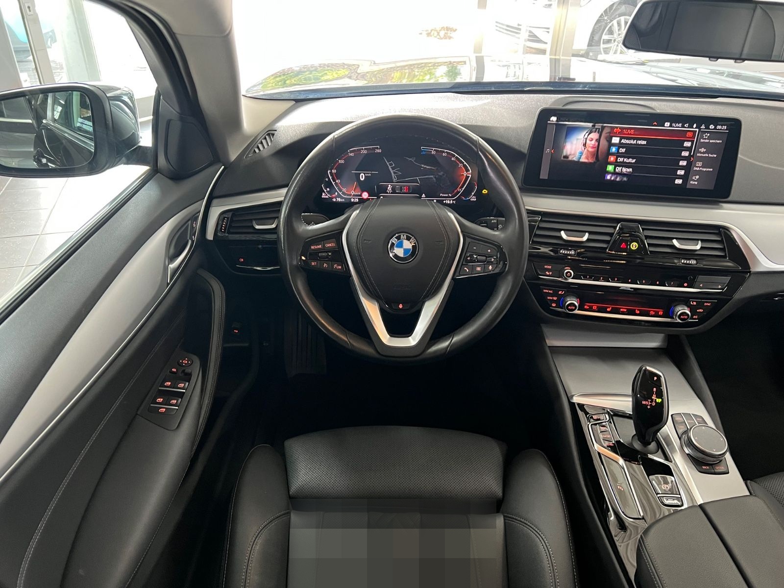 BMW 520d Touring AHK+Driving Assist+HiFi+Parkassist. foto 14