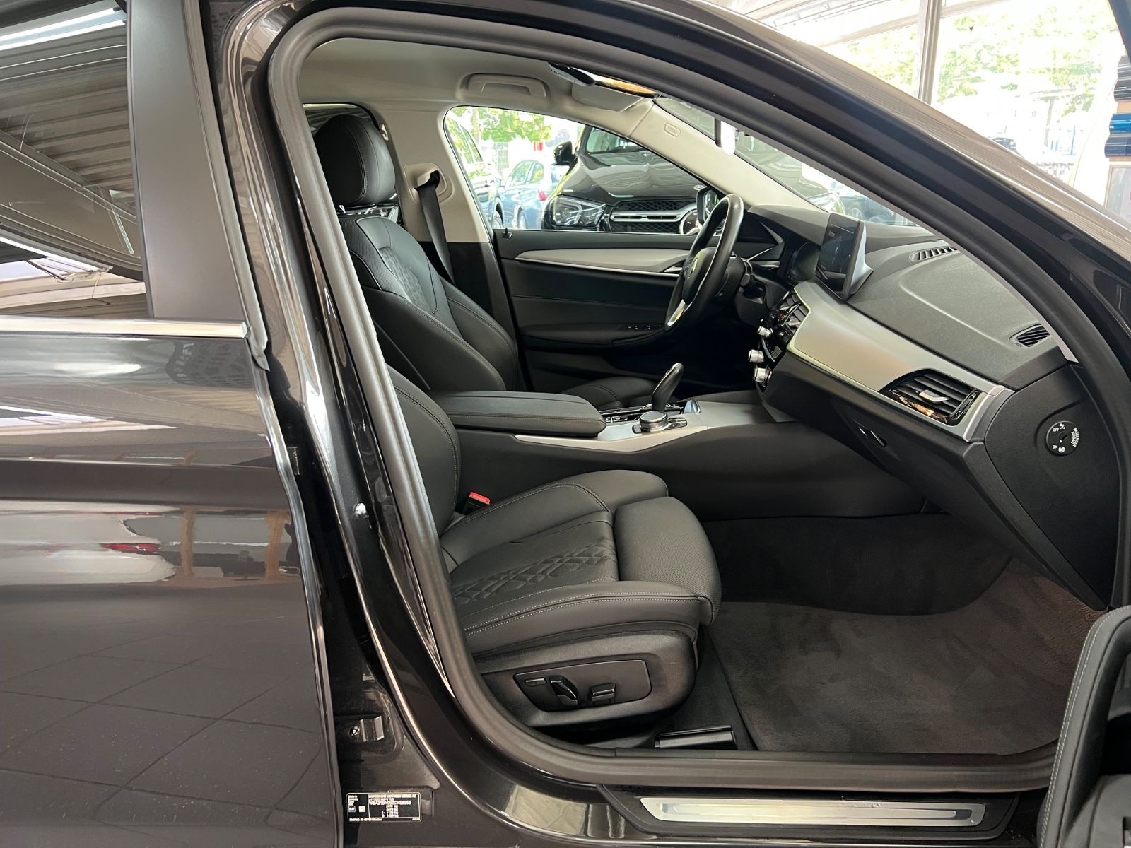 BMW 520d Touring AHK+Driving Assist+HiFi+Parkassist. foto 16