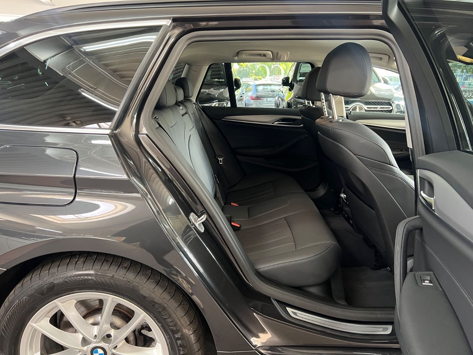 BMW 520d Touring AHK+Driving Assist+HiFi+Parkassist. foto 19